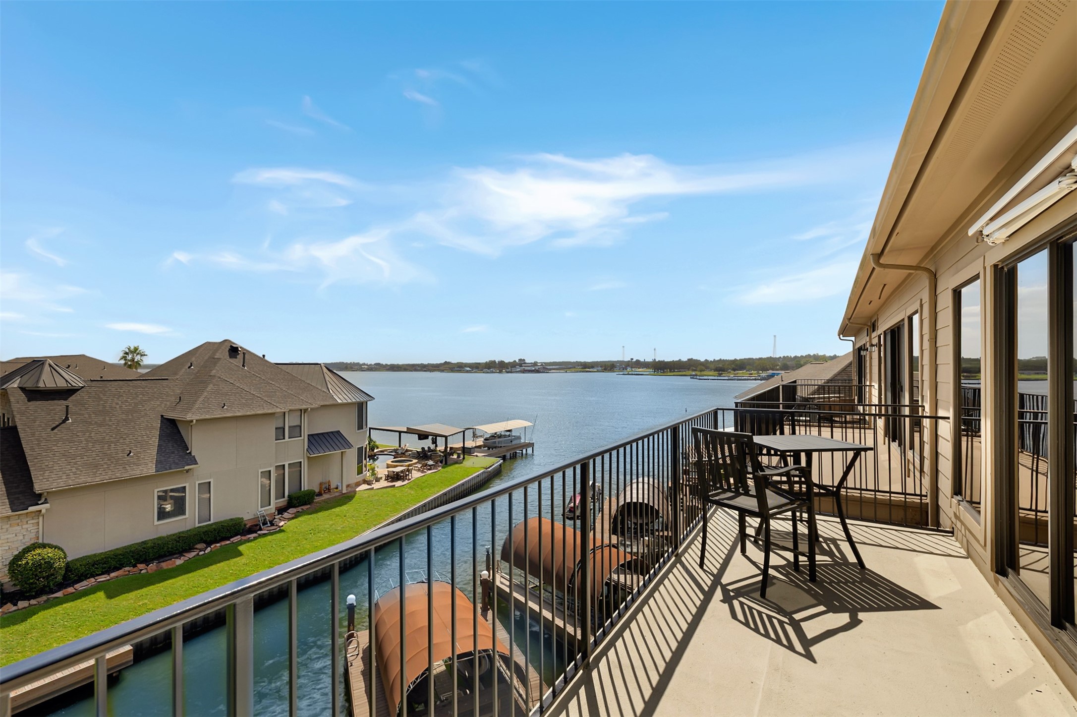 358 Old Aqua Landing E Property Photo 4