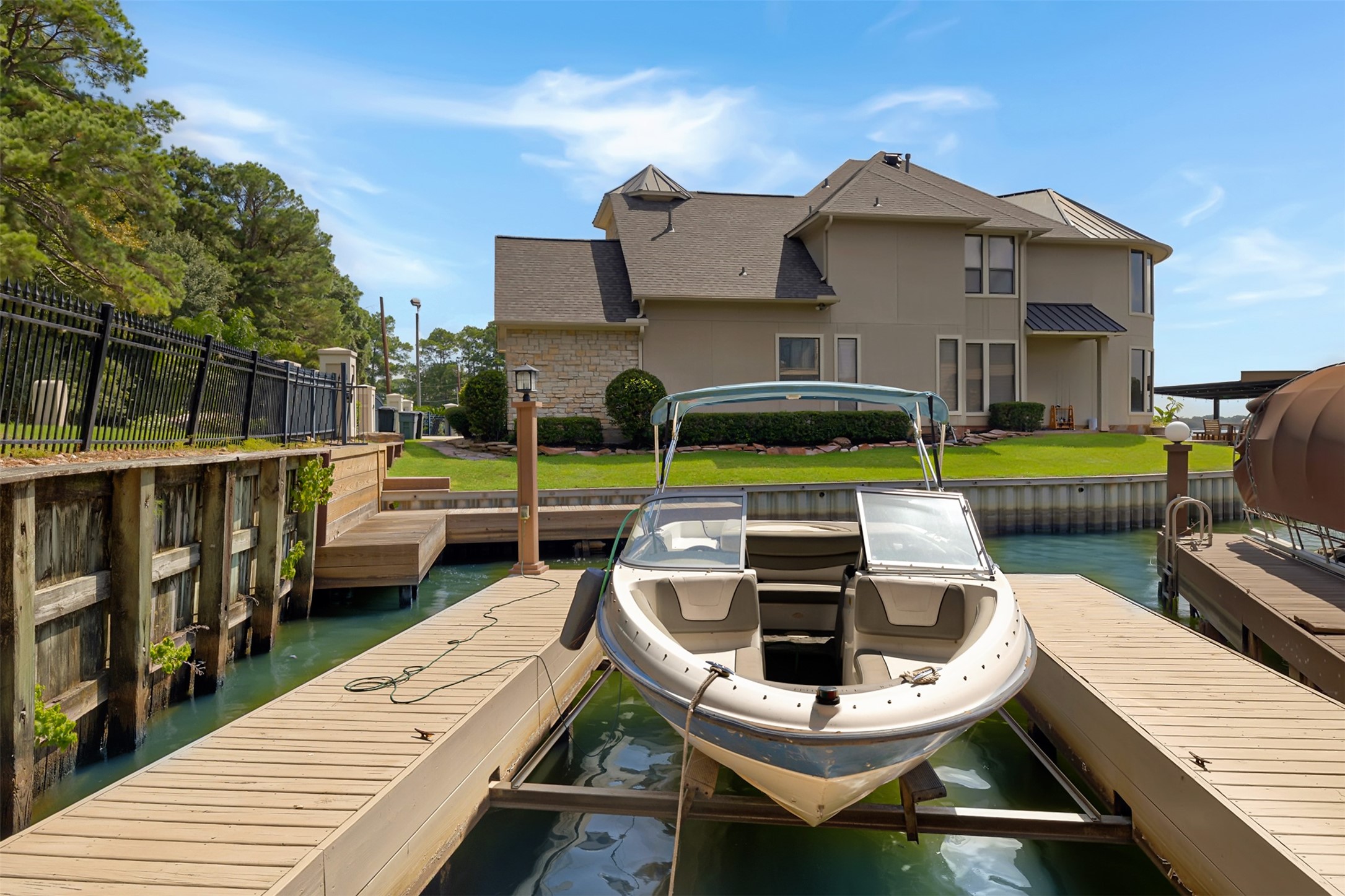358 Old Aqua Landing E Property Photo 6