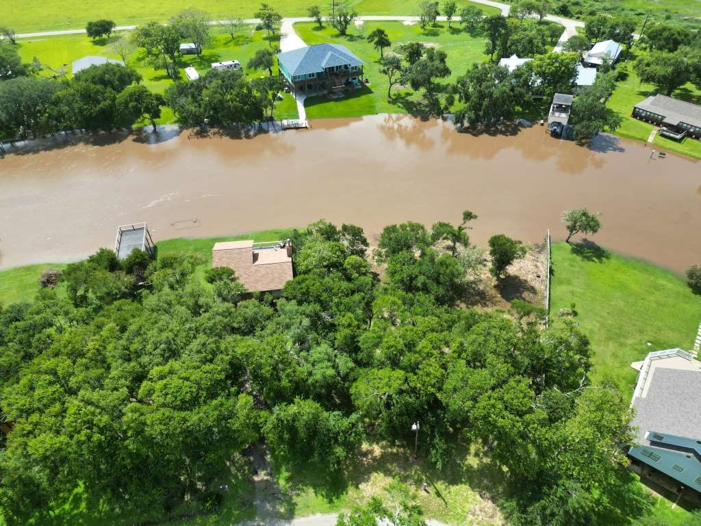 1163 Private Road 652 Property Photo 3