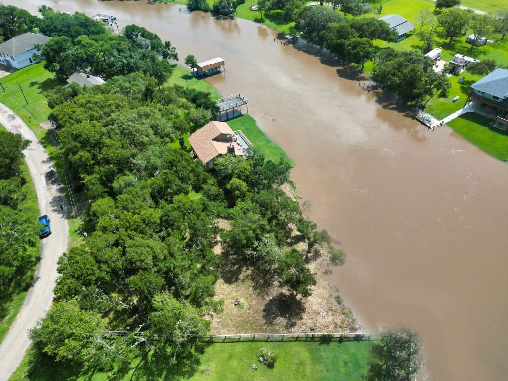 1163 Private Road 652 Property Photo 5