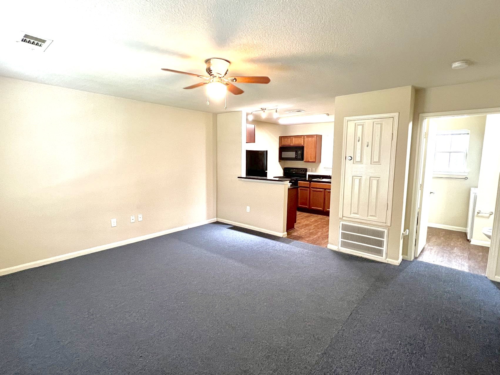 2508 S Houston Avenue D Property Photo 2