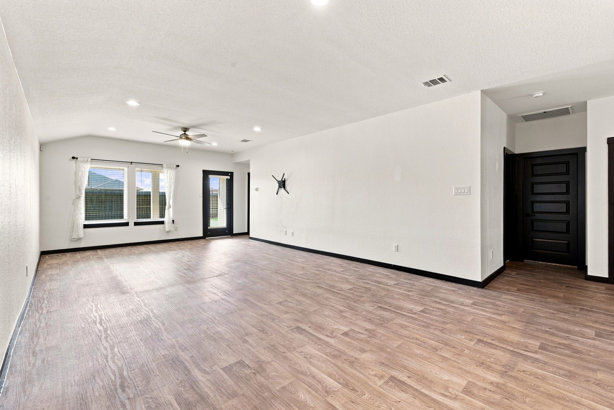 14602 Sweet Water Drive Property Photo 16
