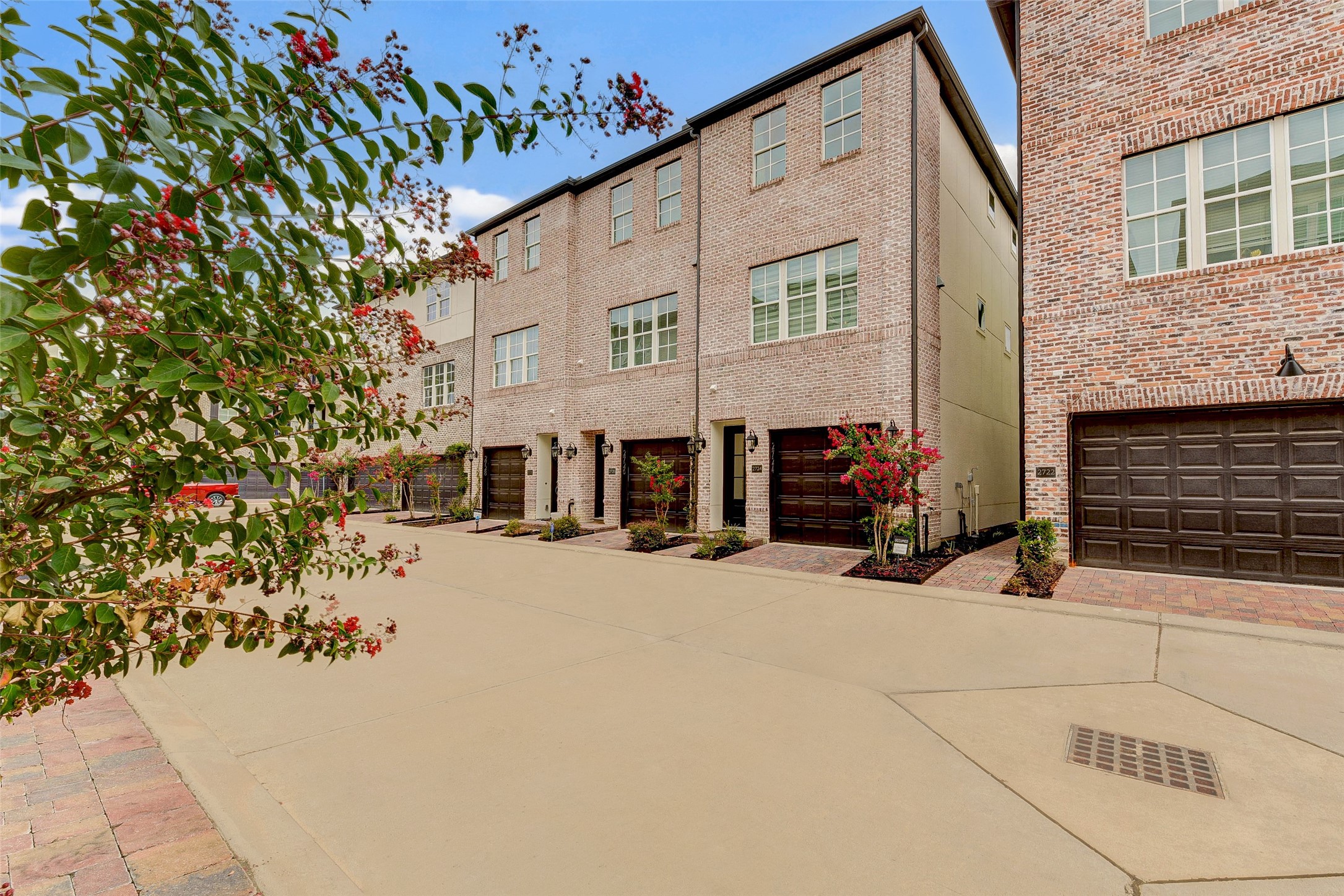 2724 Dolce Oaks Drive Property Photo 1