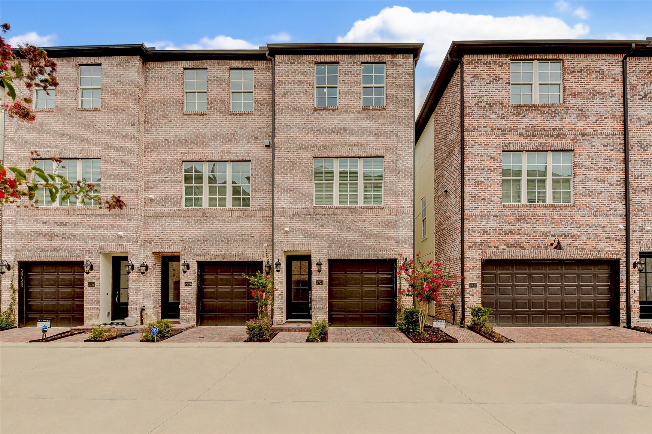 2724 Dolce Oaks Drive Property Photo 2