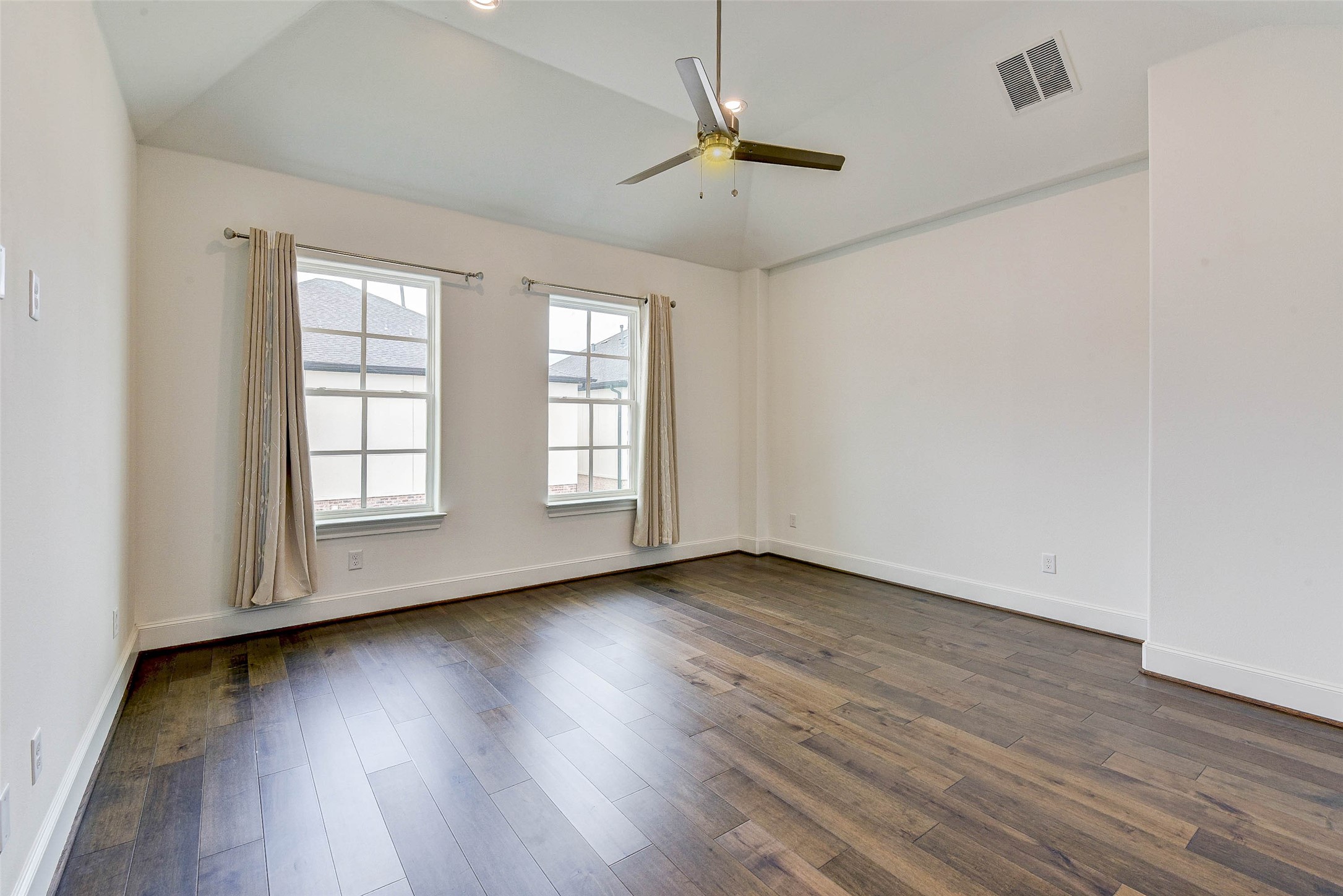 2724 Dolce Oaks Drive Property Photo 13