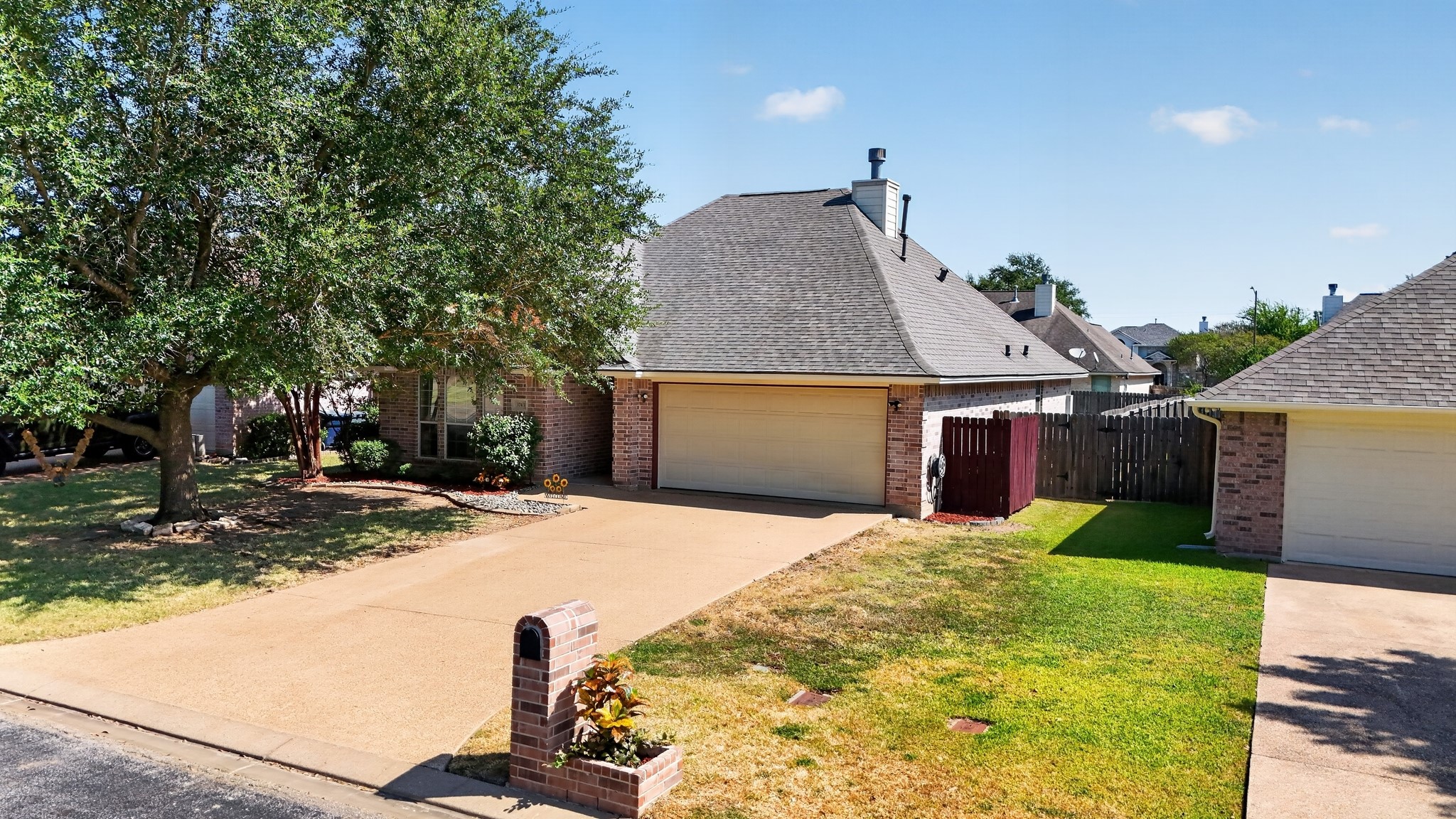 3743 Essen Loop Property Photo 5