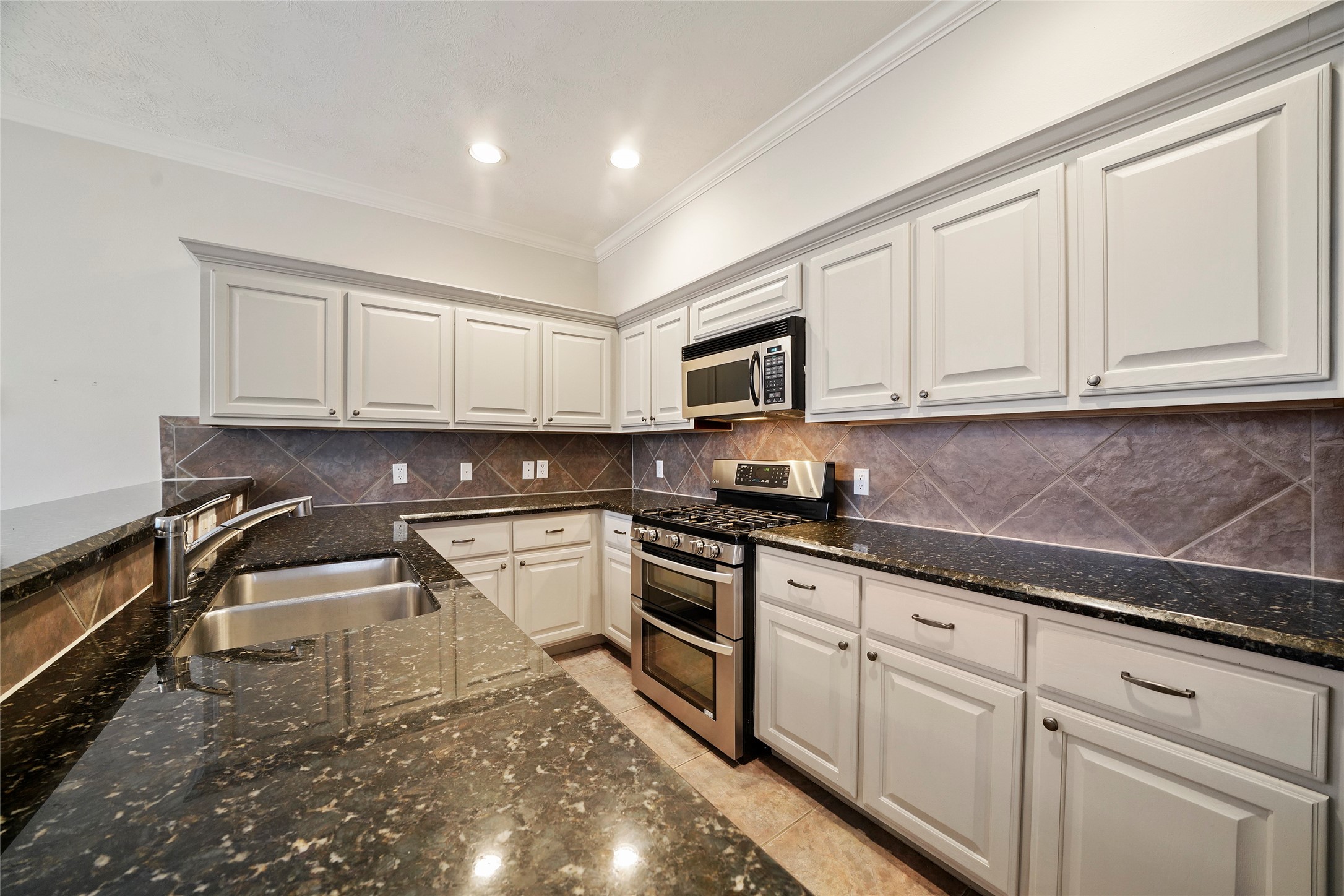 5830 Petty Street Property Photo 7