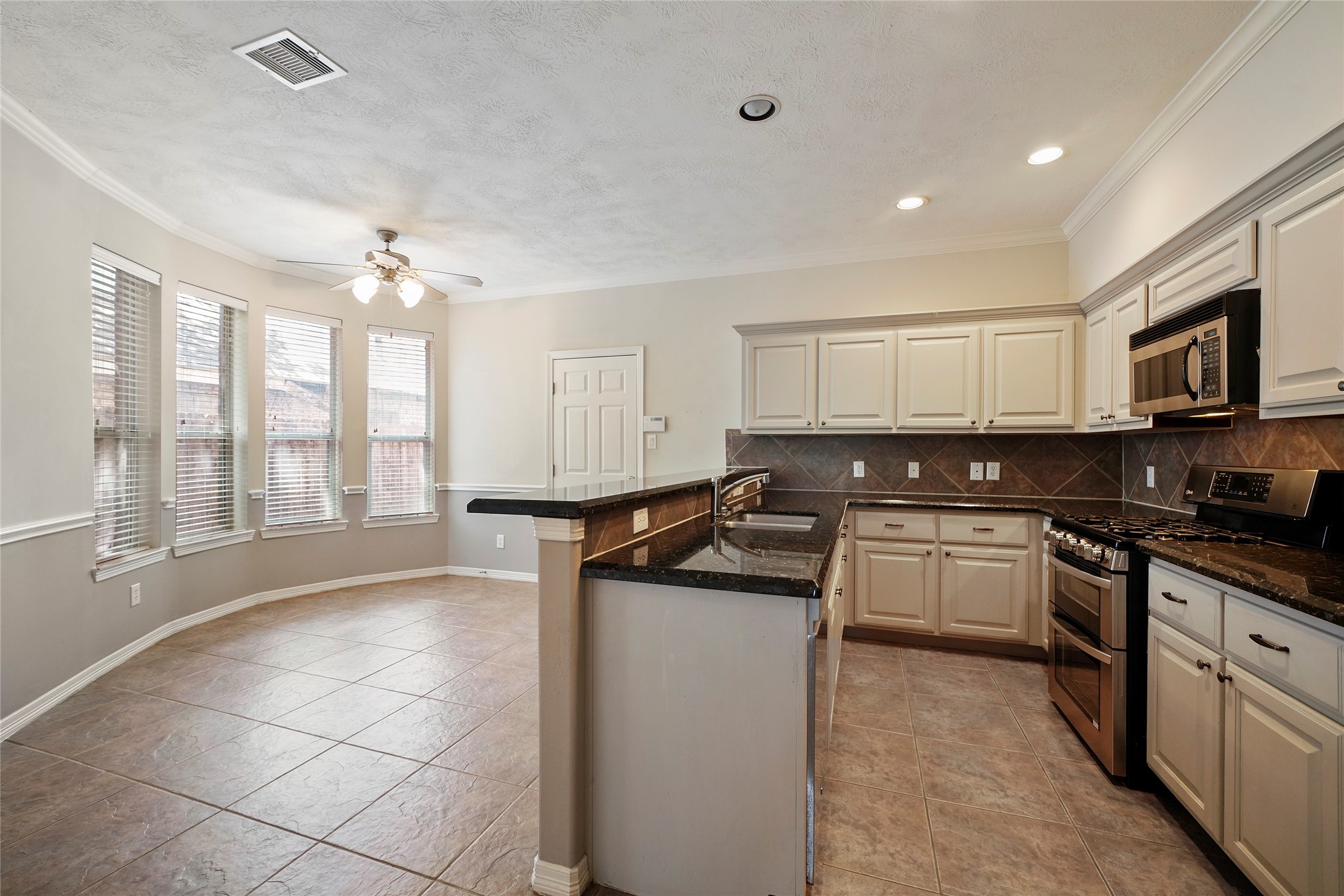 5830 Petty Street Property Photo 8