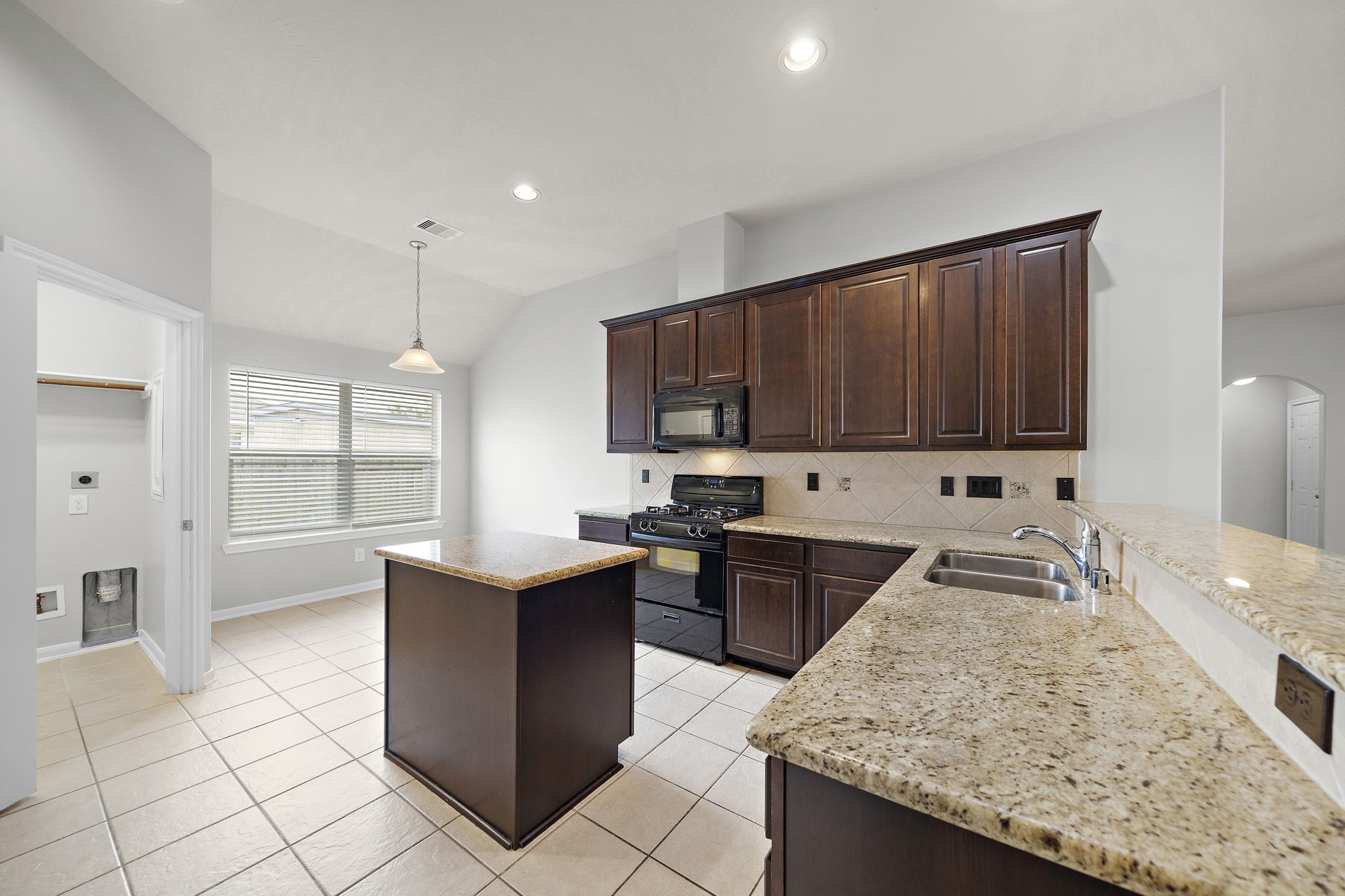26218 Lillian Springs Property Photo 4
