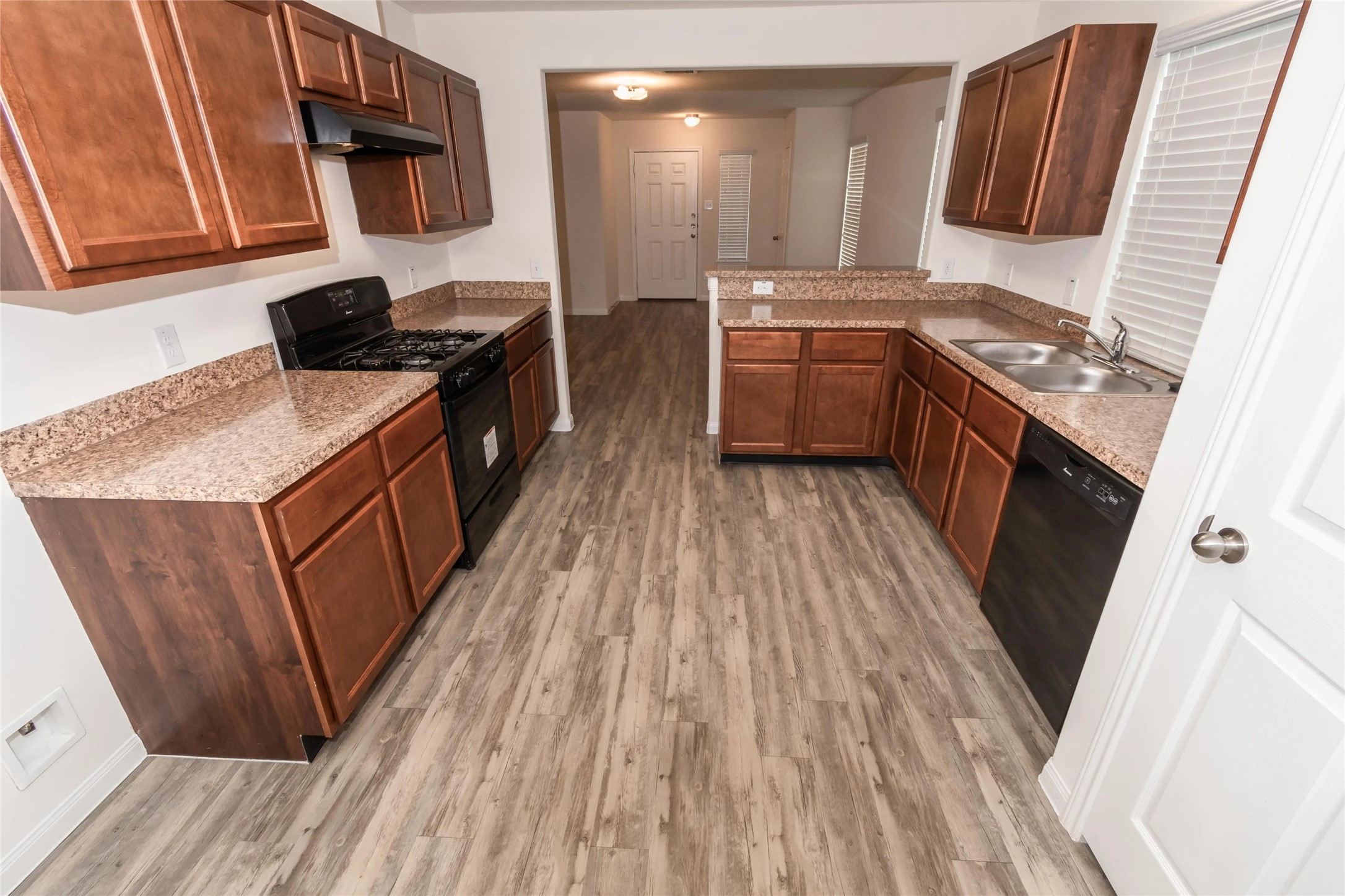 2822 Junction Drive Property Photo 1