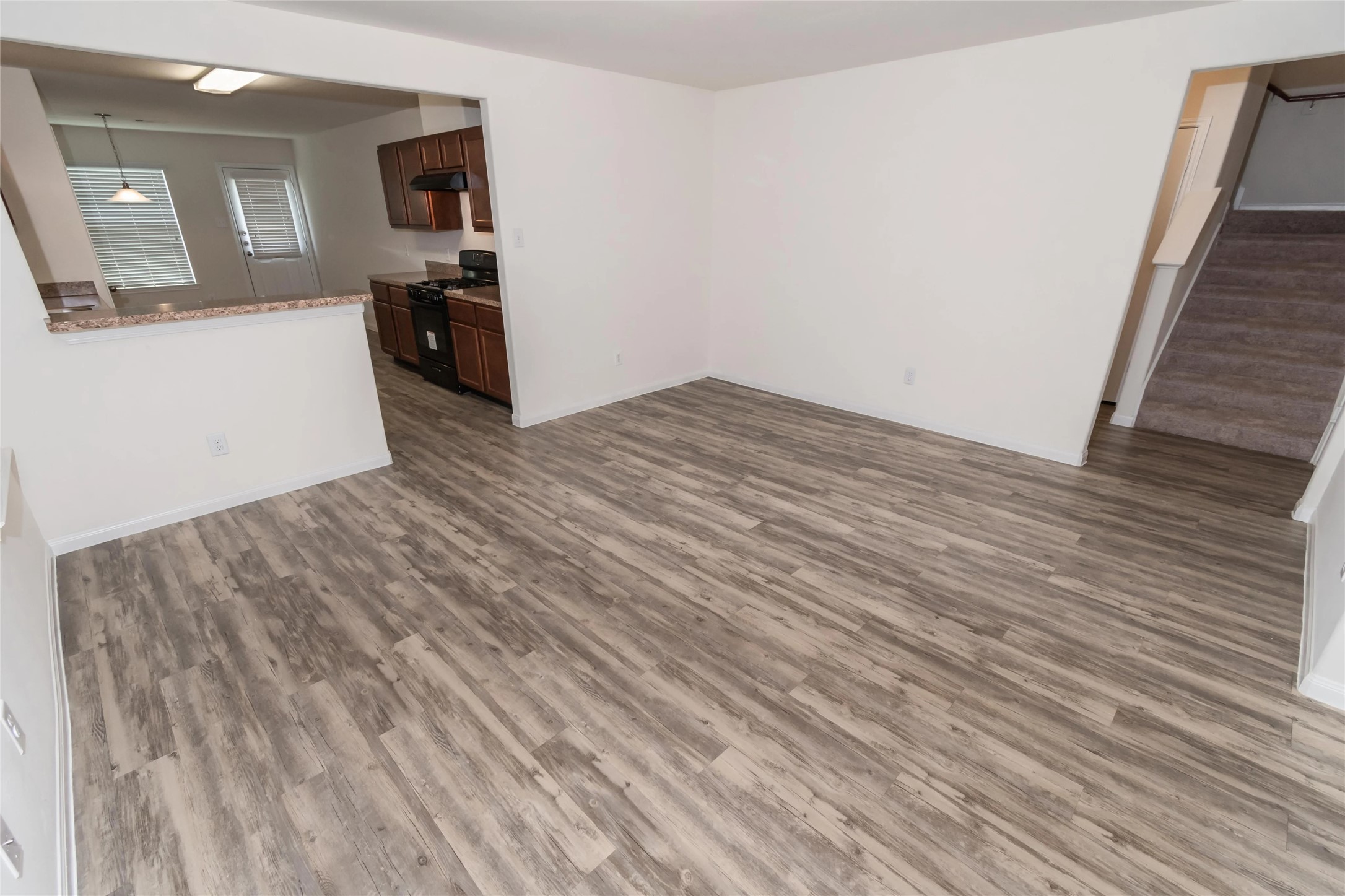 2822 Junction Drive Property Photo 2