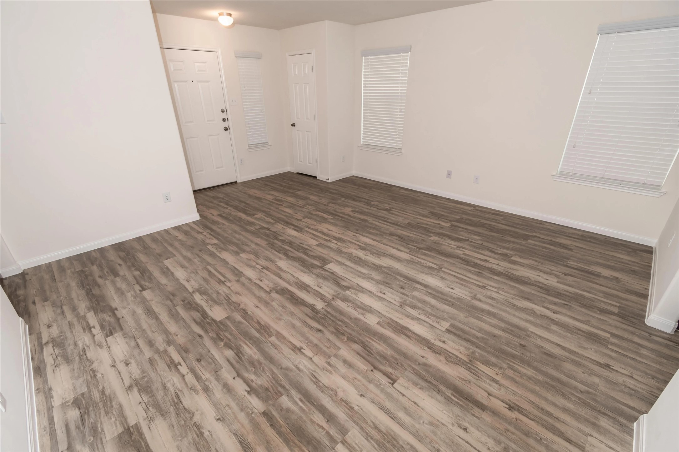 2822 Junction Drive Property Photo 3