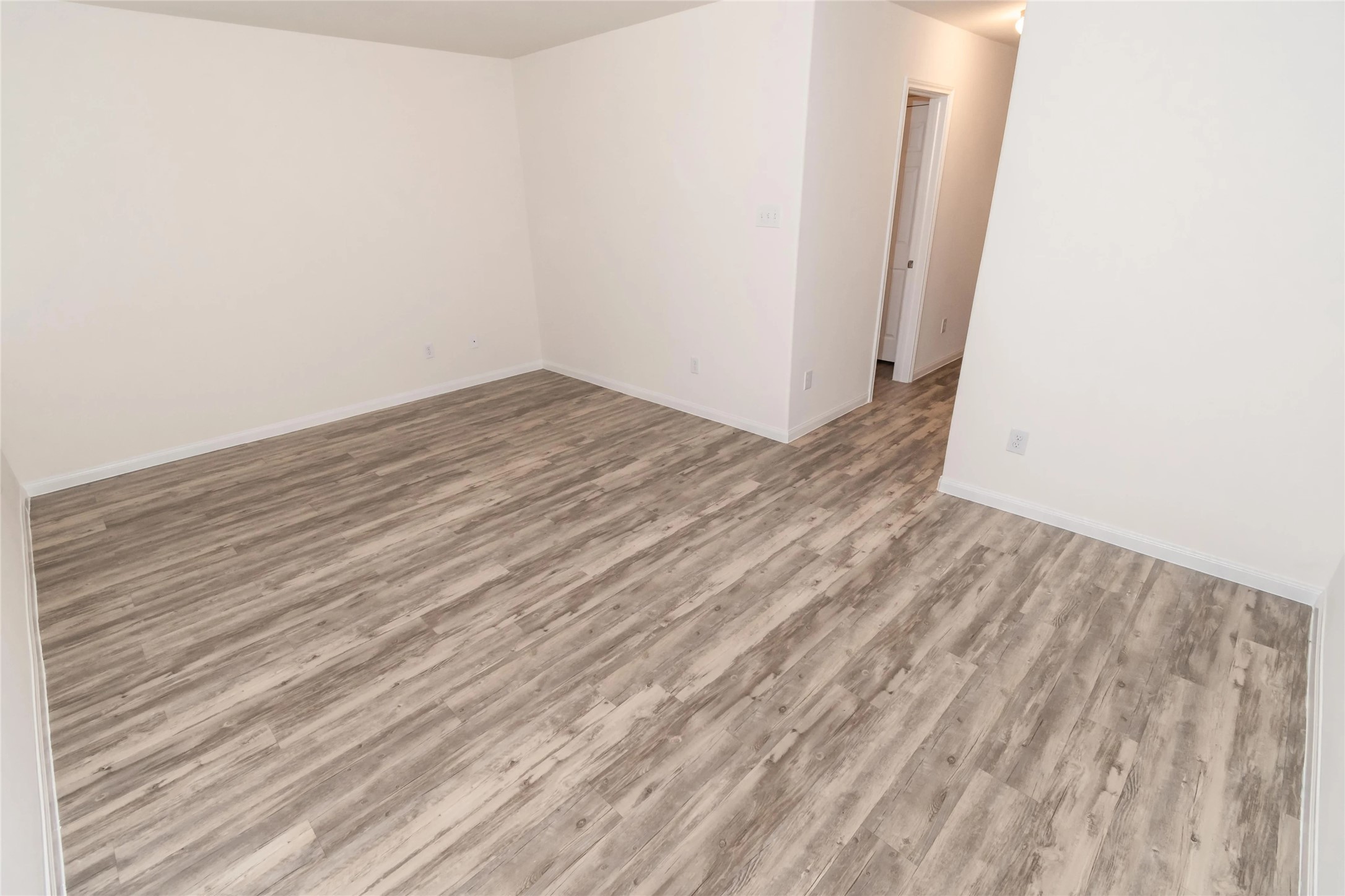 2822 Junction Drive Property Photo 4