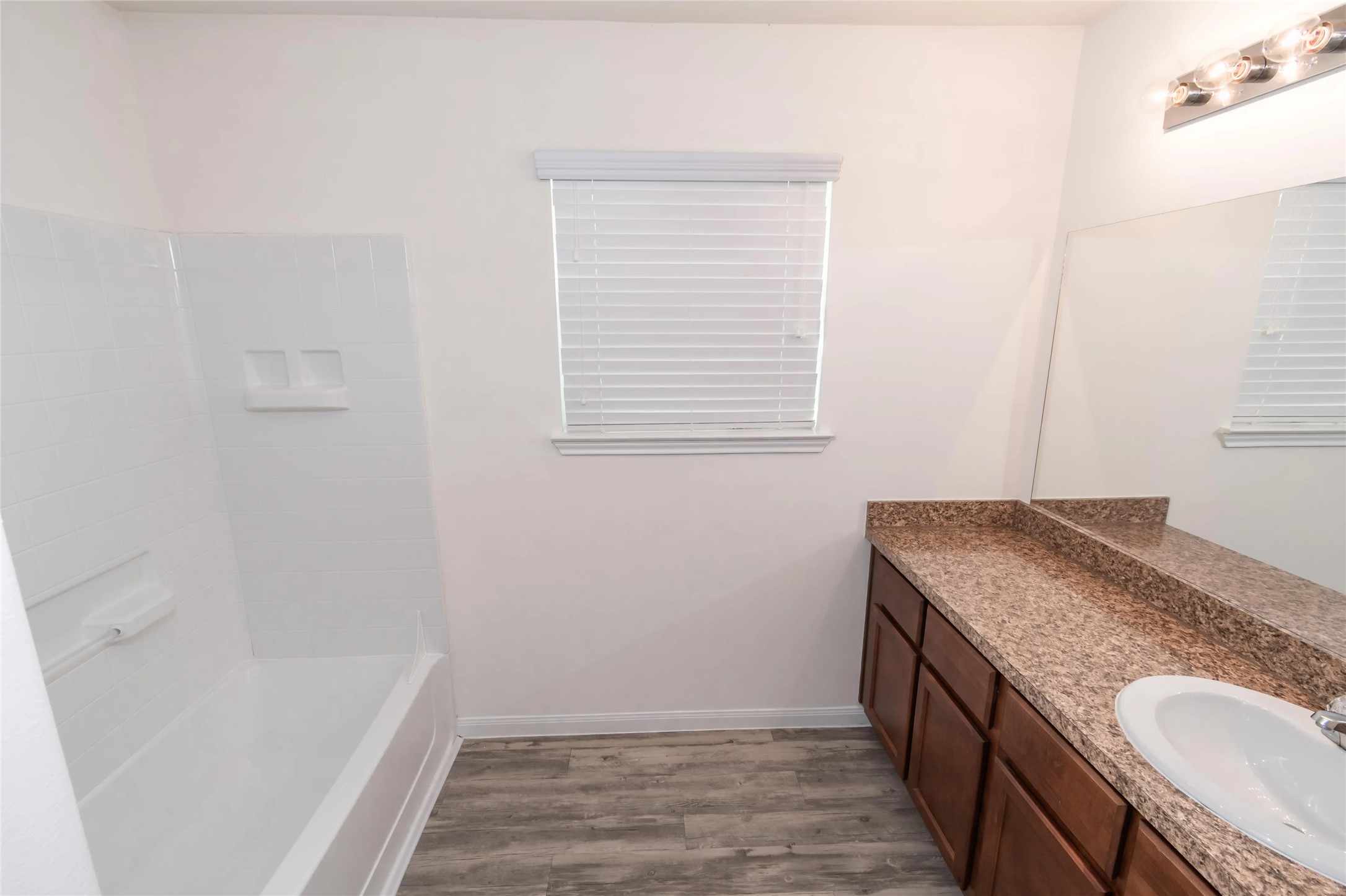 2822 Junction Drive Property Photo 7