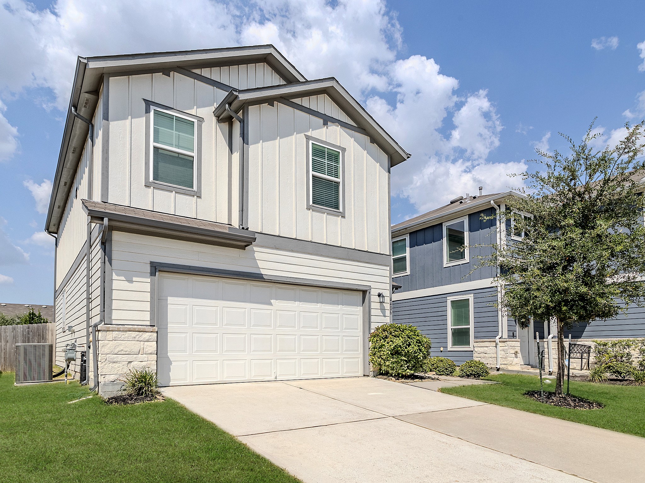4406 Rushing Ridge Court Property Photo 2