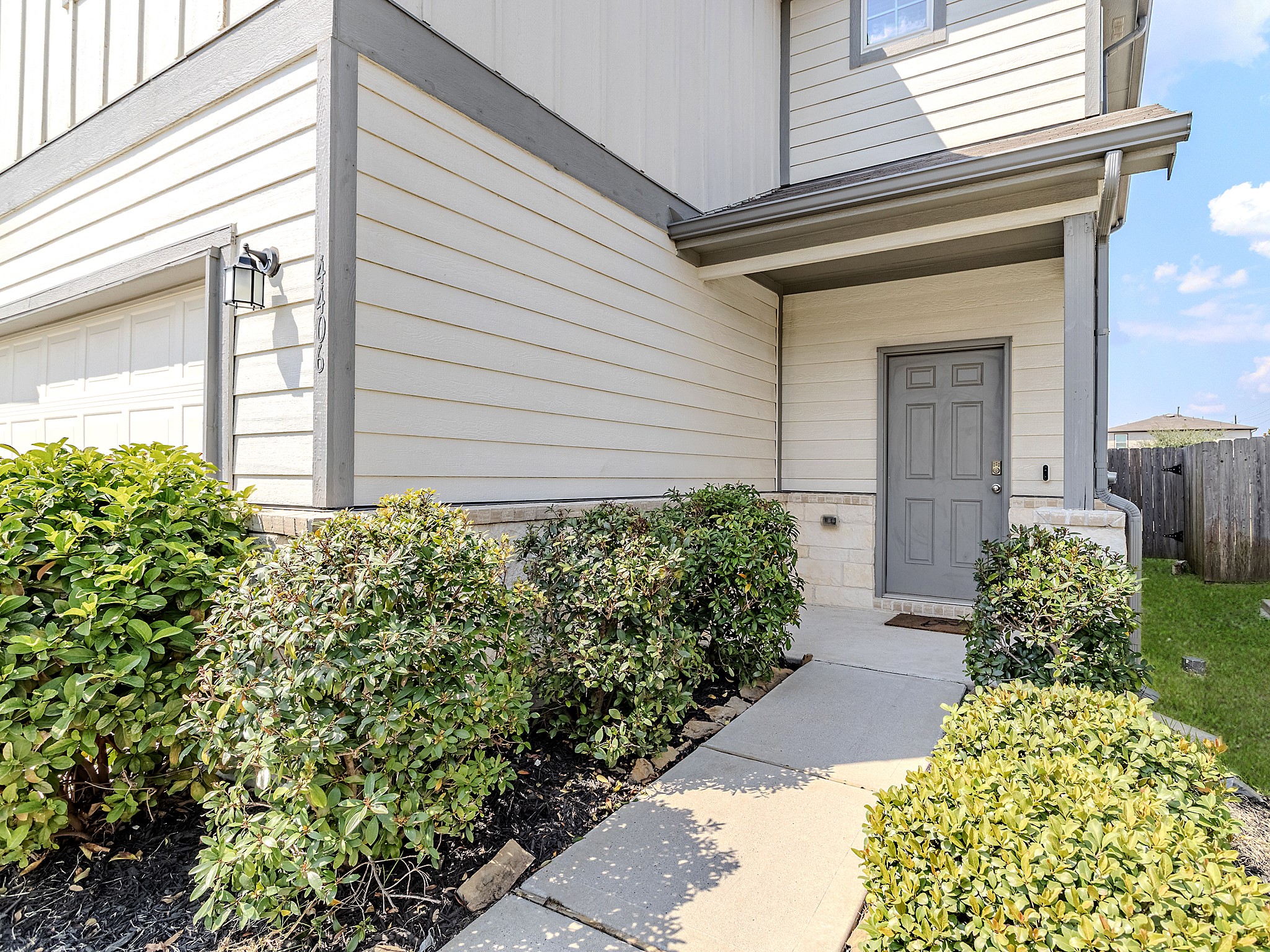 4406 Rushing Ridge Court Property Photo 4
