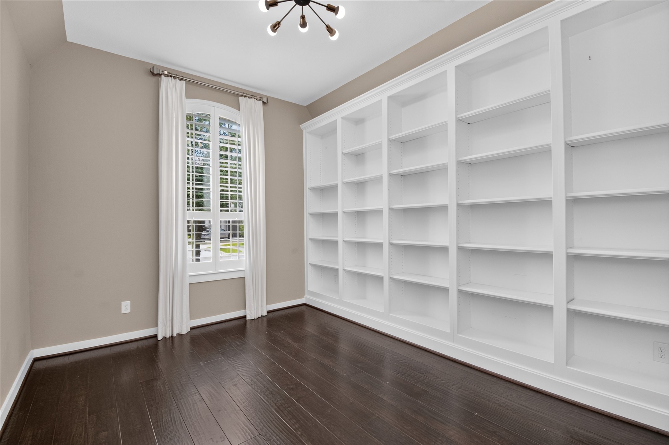 30414 Garden Ridge Court Property Photo 6