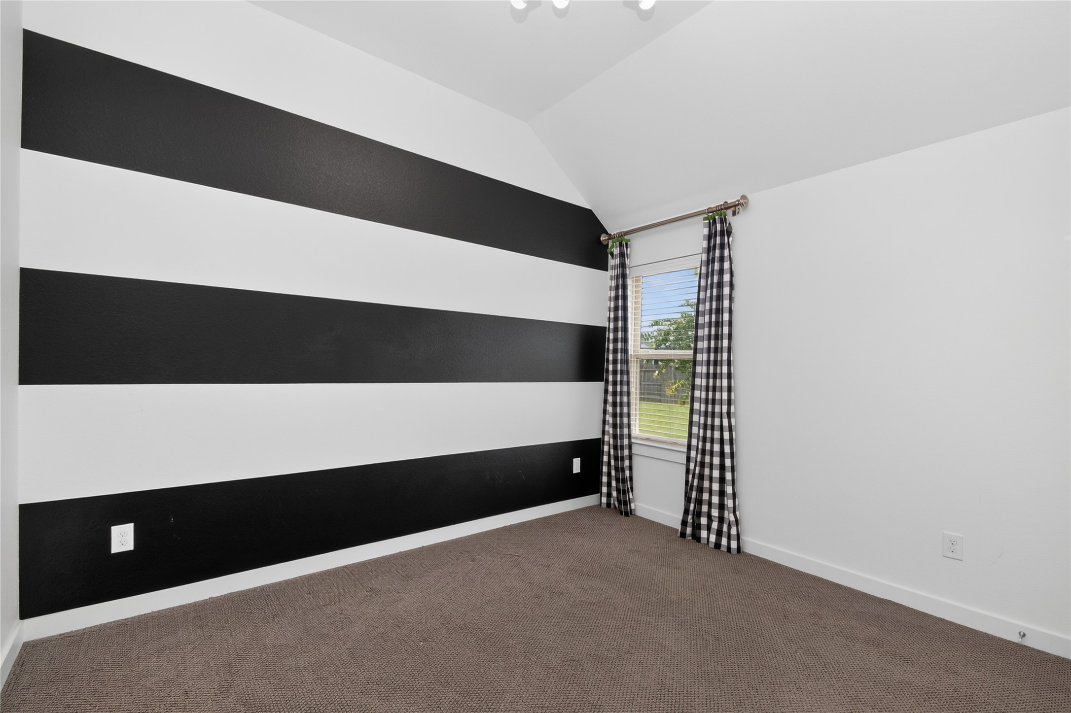 30414 Garden Ridge Court Property Photo 8