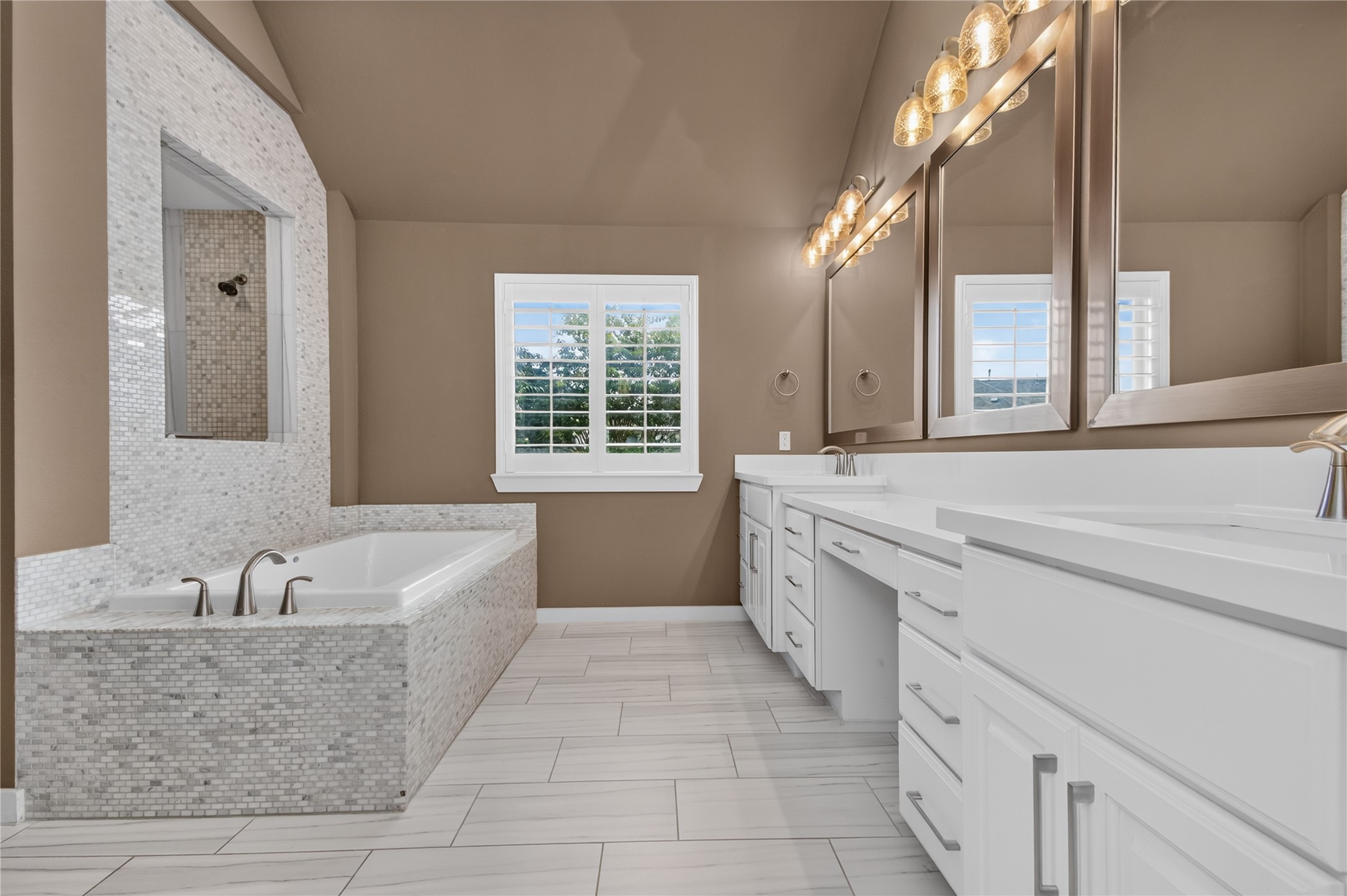 30414 Garden Ridge Court Property Photo 16