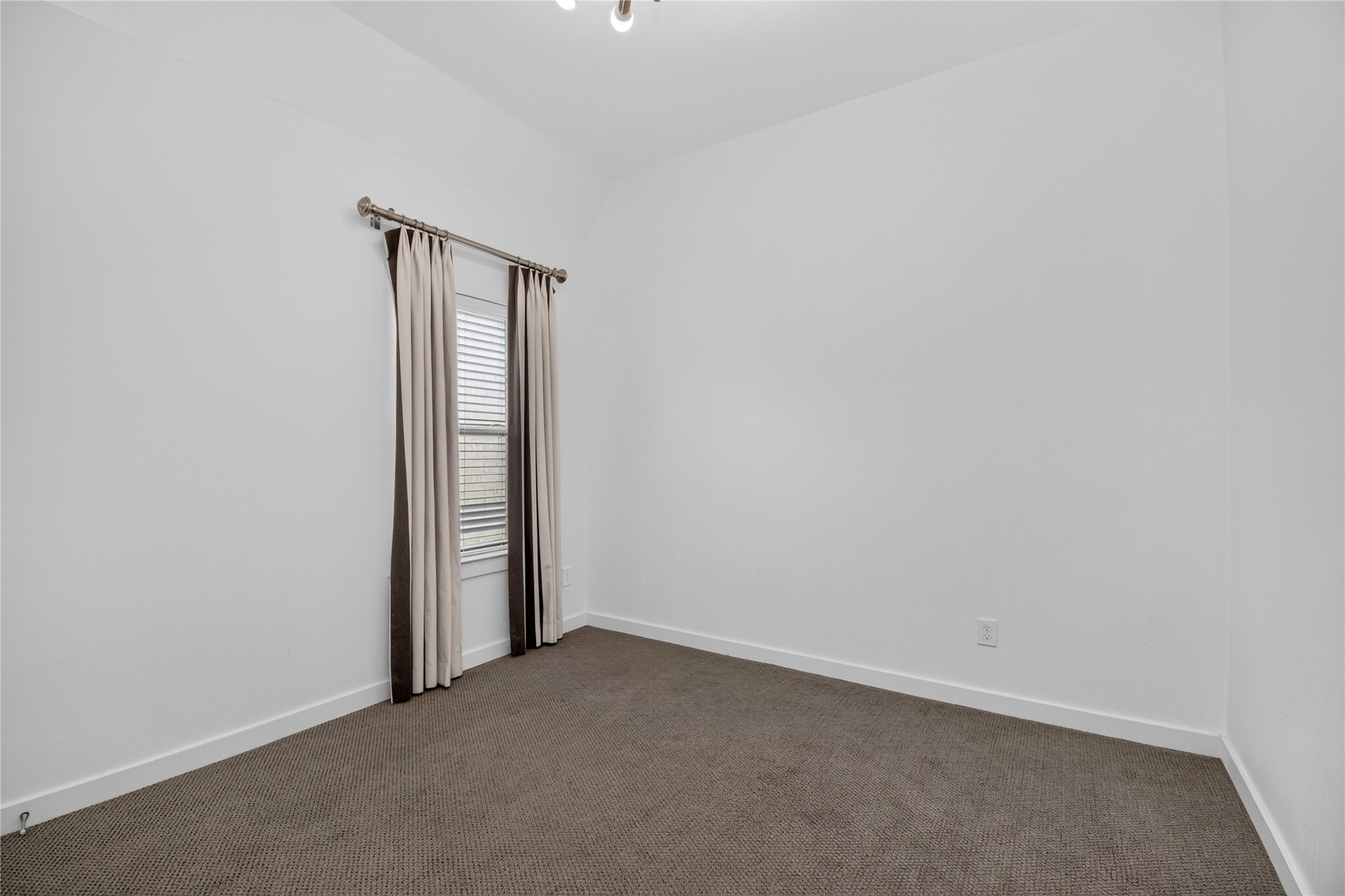 30414 Garden Ridge Court Property Photo 22