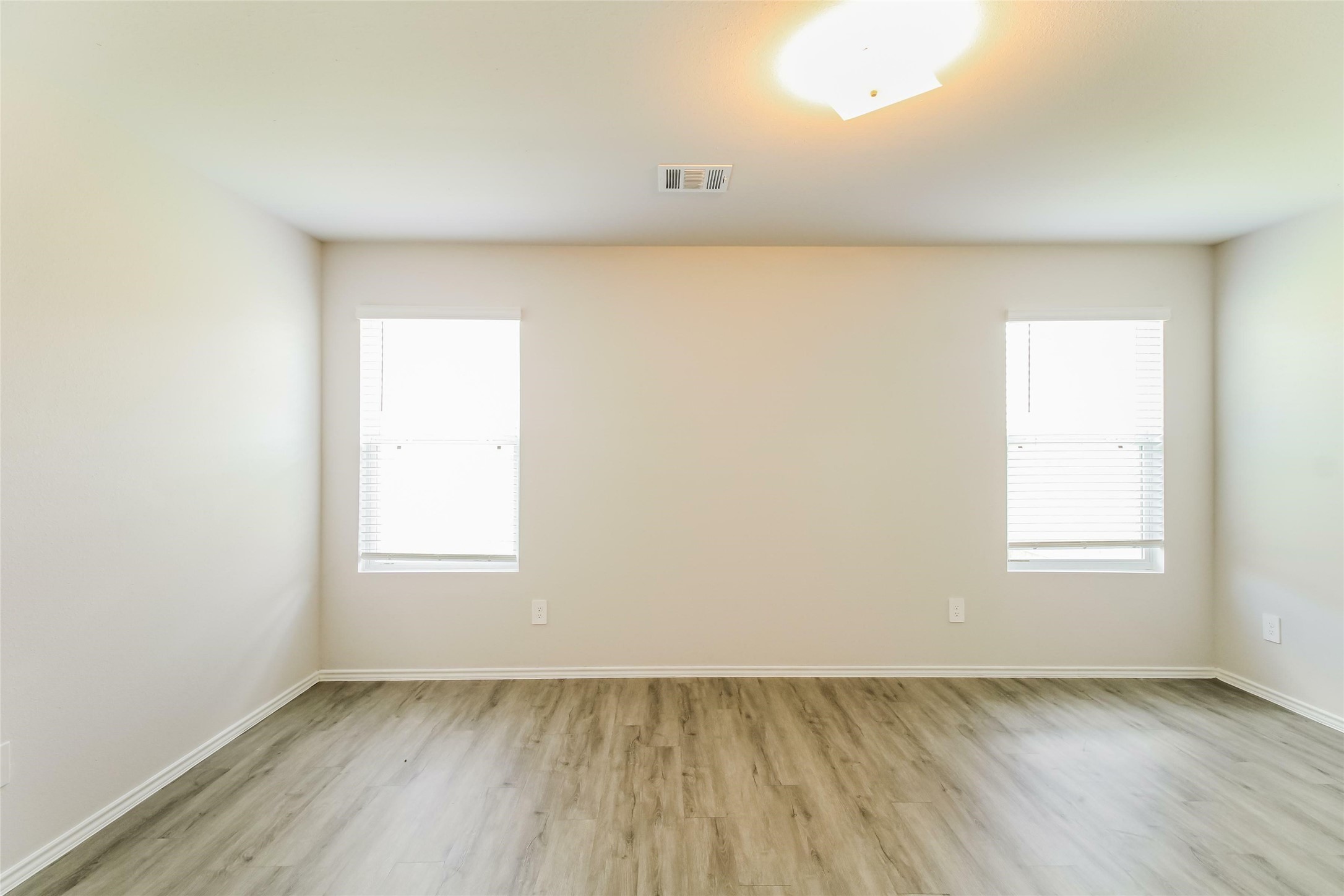 2546 Grayling Property Photo 7