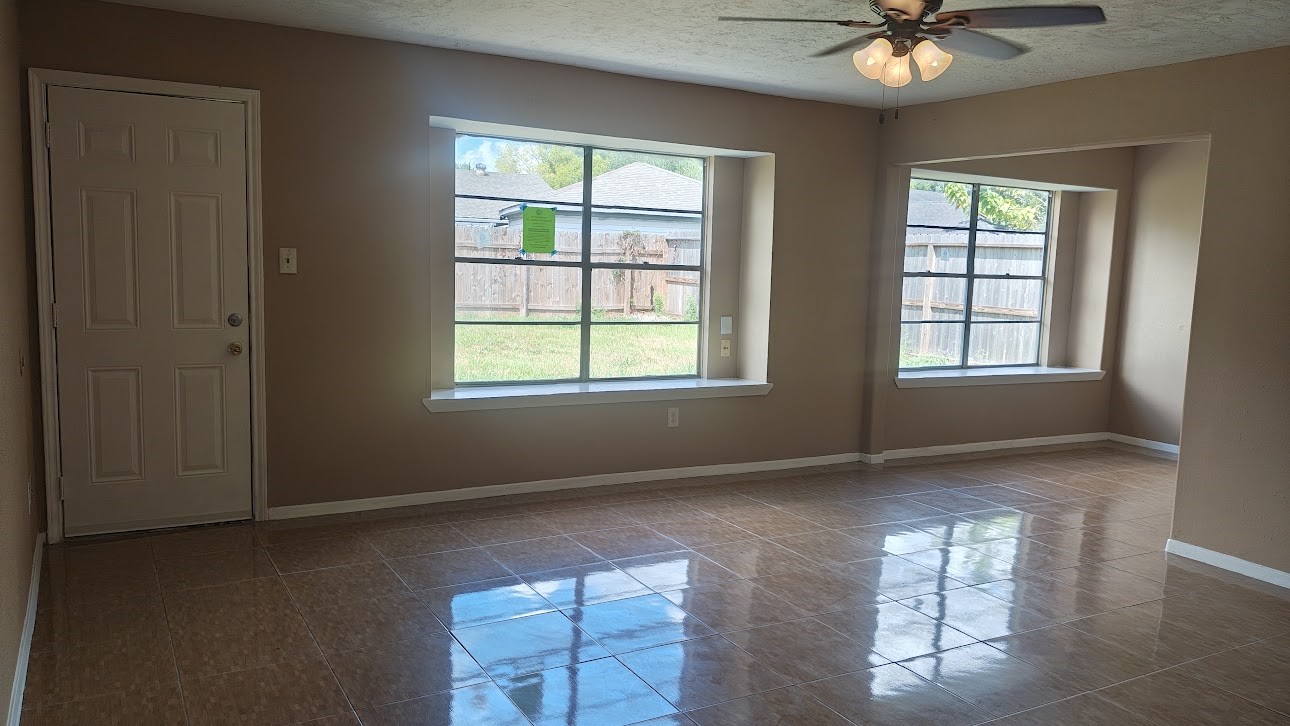 15434 Indian Woods Drive Property Photo 3
