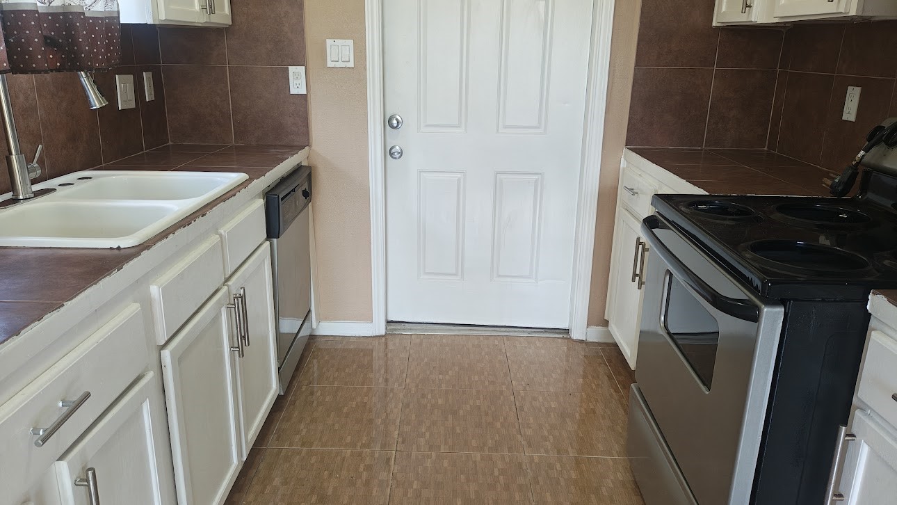 15434 Indian Woods Drive Property Photo 4