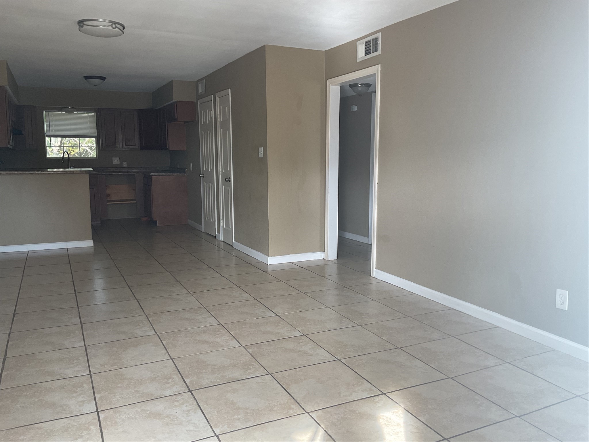 1502 Oleander Property Photo 2
