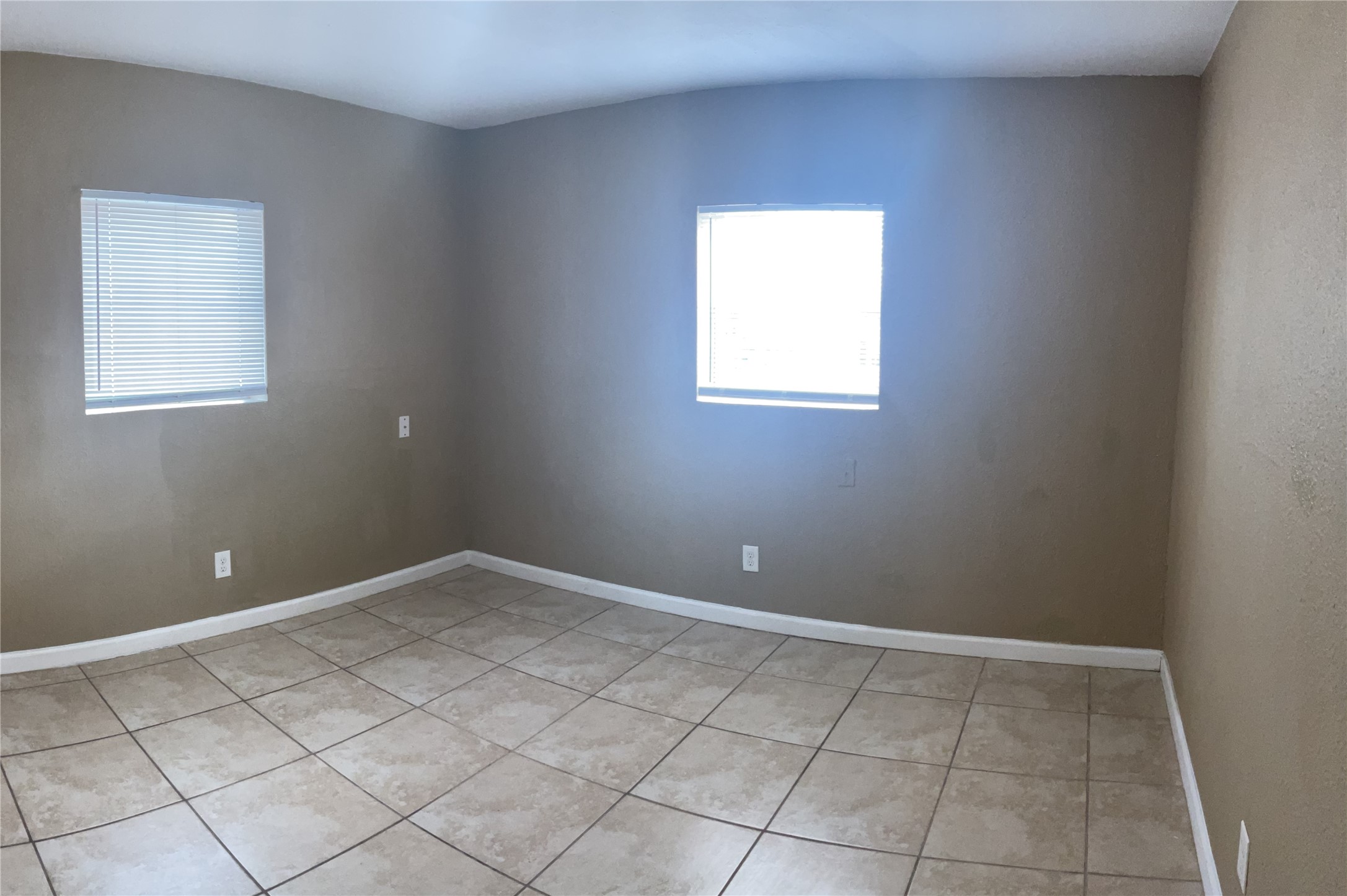 1502 Oleander Property Photo 3