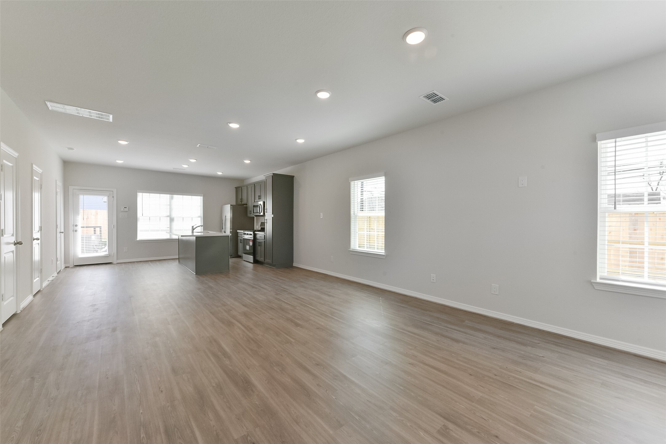 6835 New York Street Property Photo 6