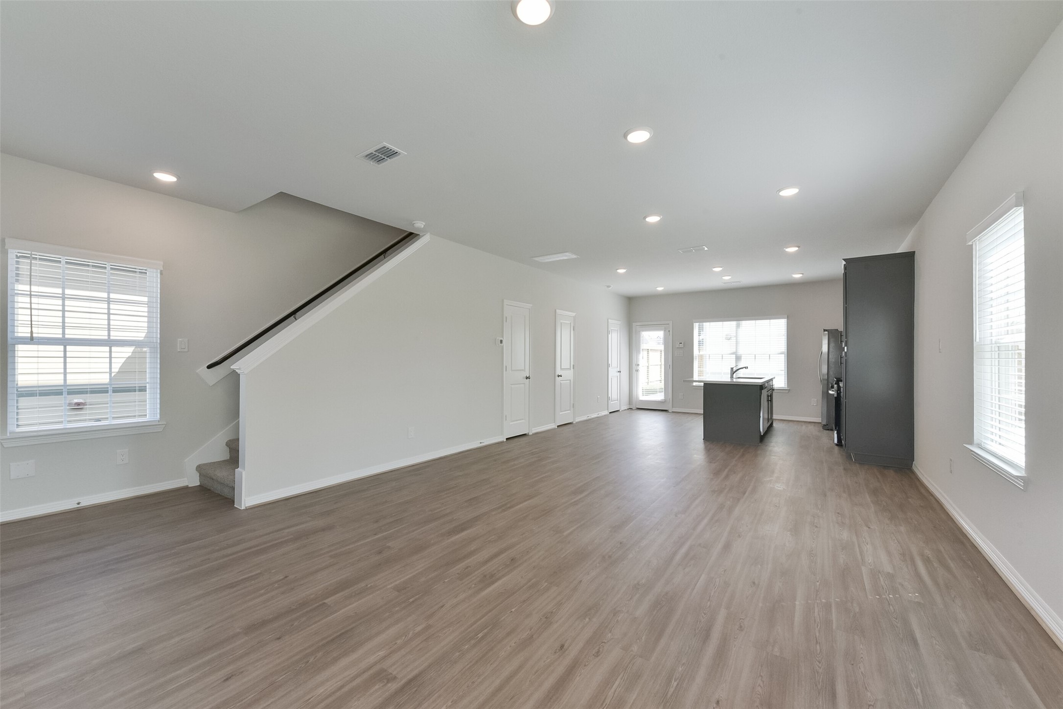6835 New York Street Property Photo 7