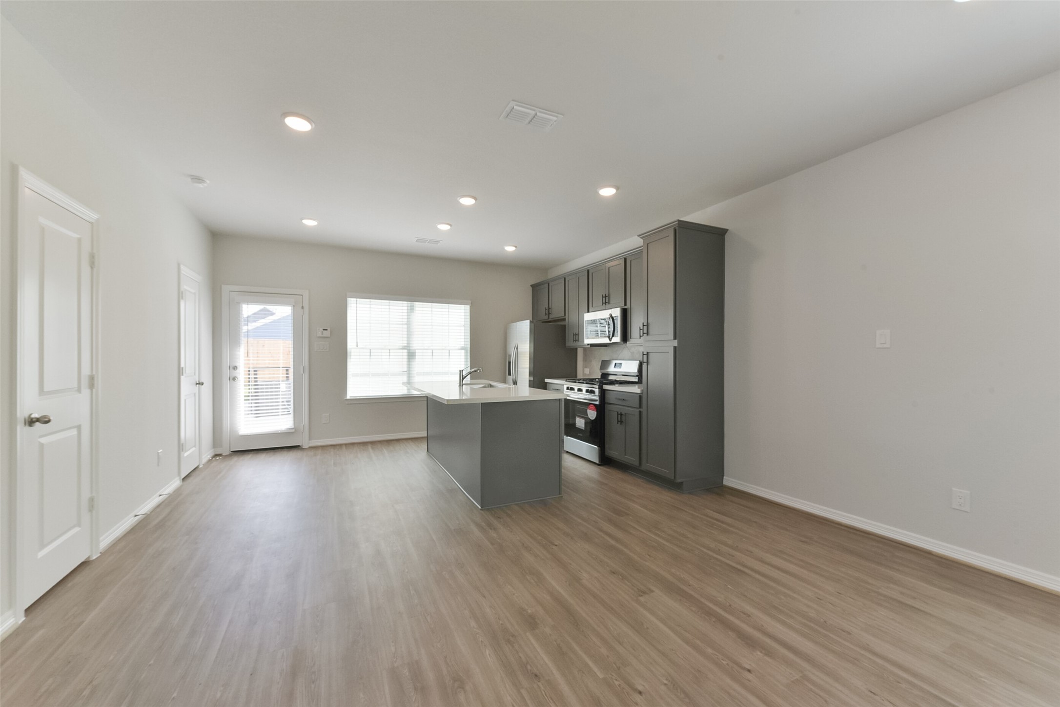 6835 New York Street Property Photo 9