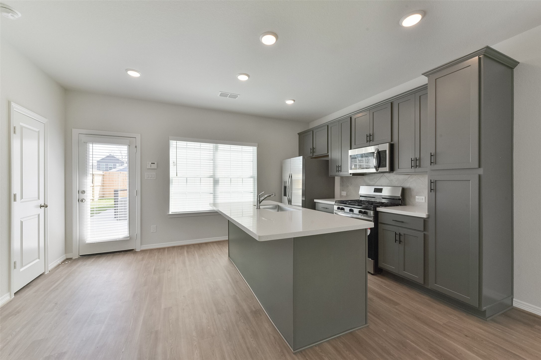 6835 New York Street Property Photo 10