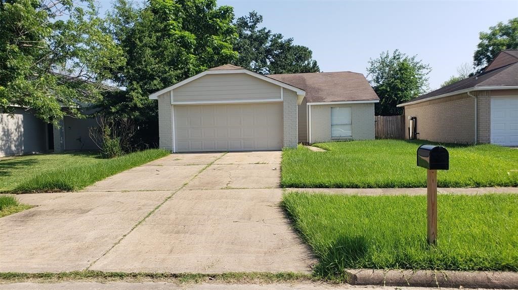 19246 Cypress River Drive Property Photo 2