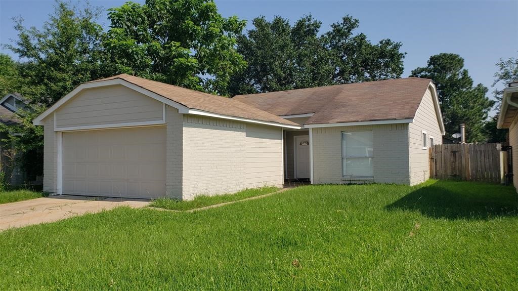 19246 Cypress River Drive Property Photo 3