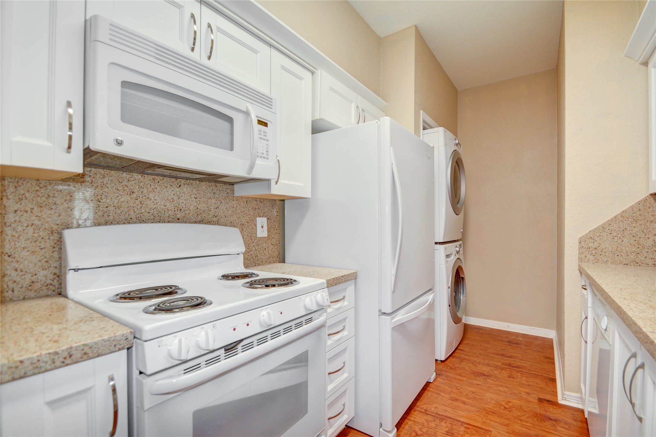 1818 Augusta Drive 11 Property Photo 9