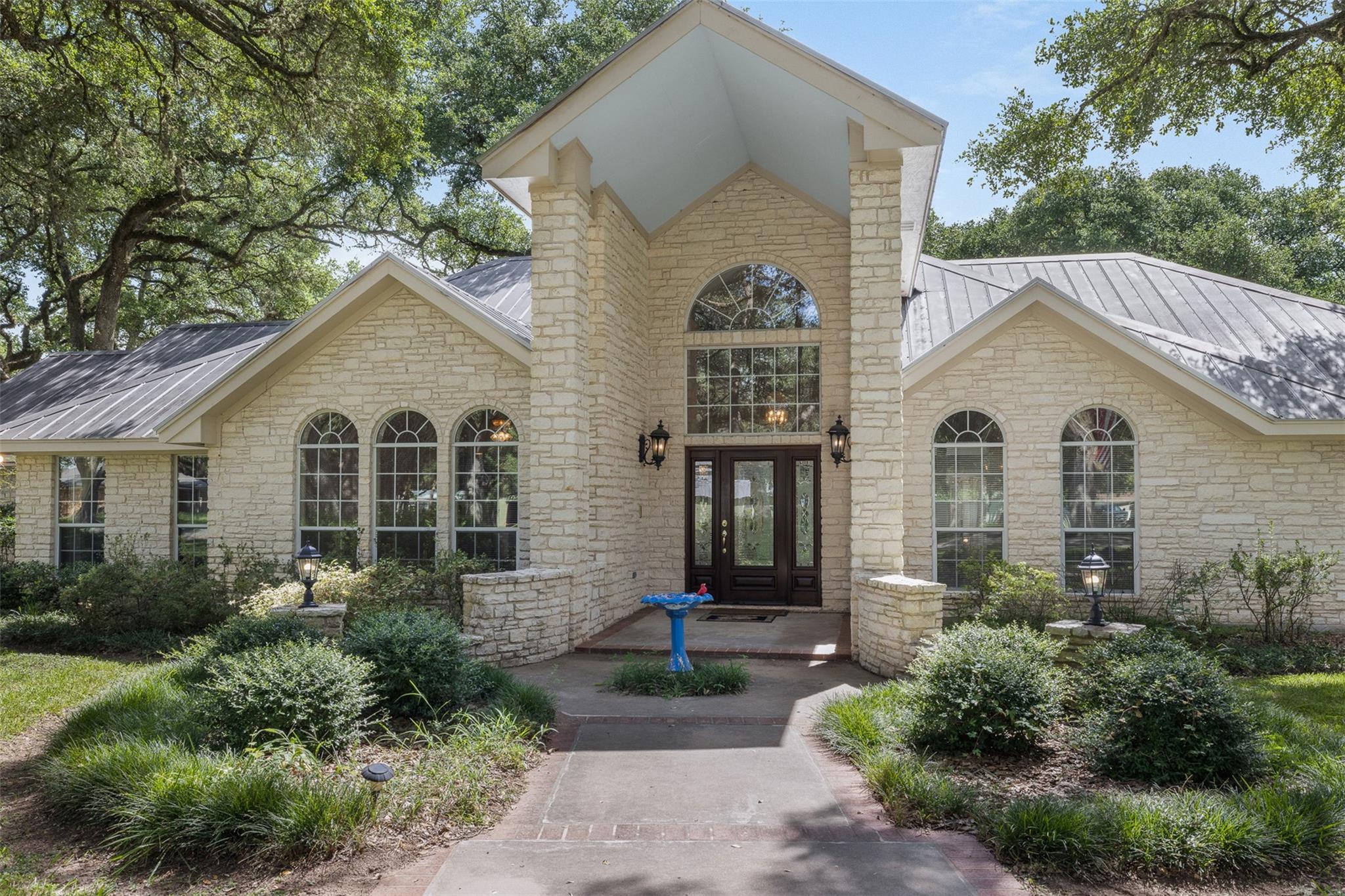 203 Oak Cluster Drive, Columbus Tx 78934 Property Photo 2