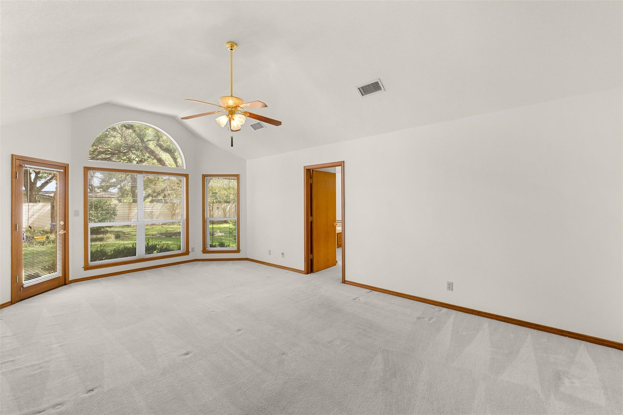 203 Oak Cluster Drive, Columbus Tx 78934 Property Photo 13