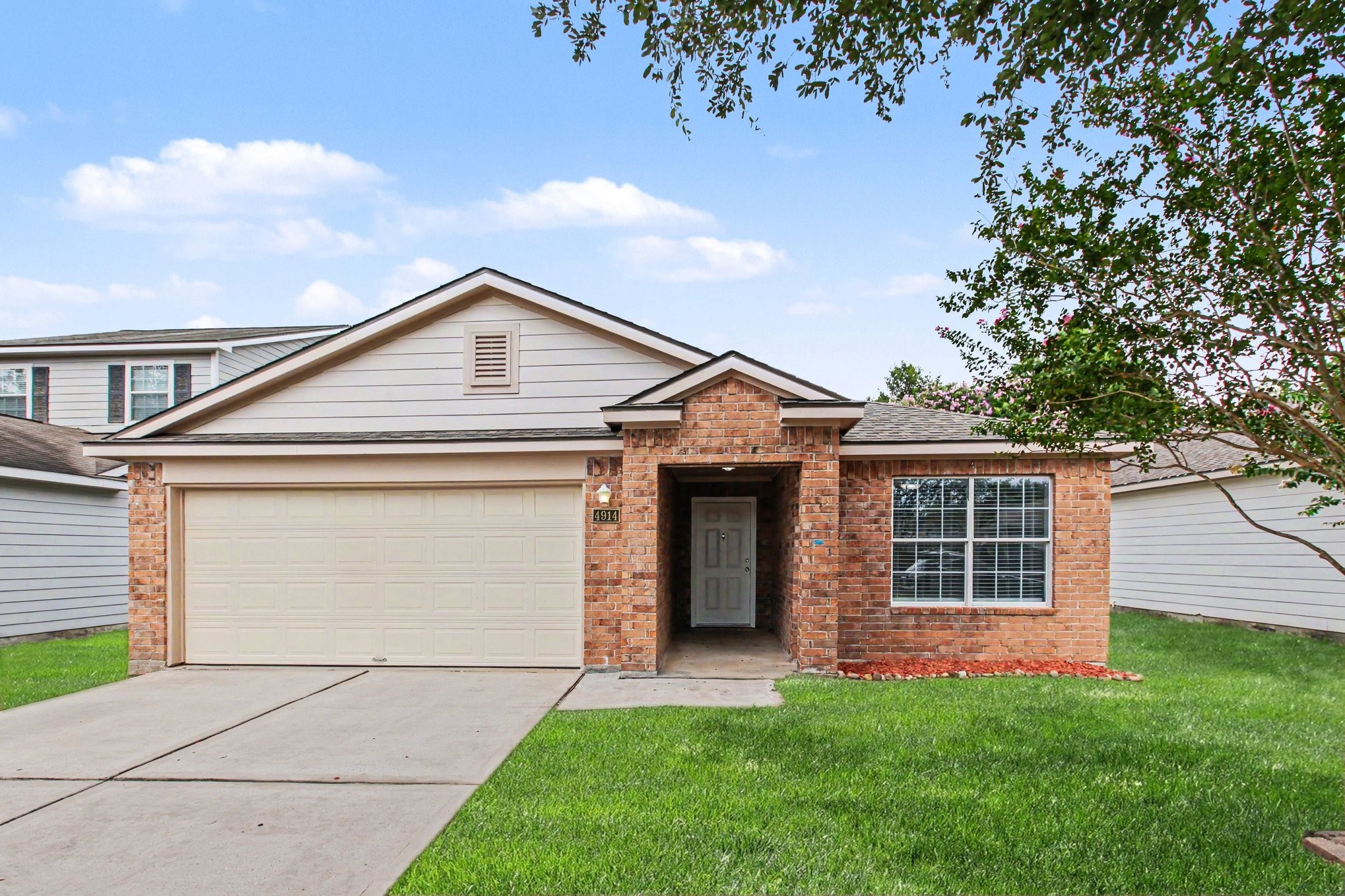 4914 Comal River Loop Property Photo 2