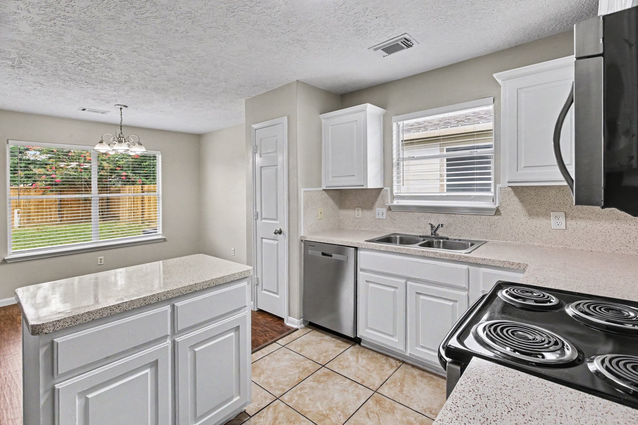 4914 Comal River Loop Property Photo 5