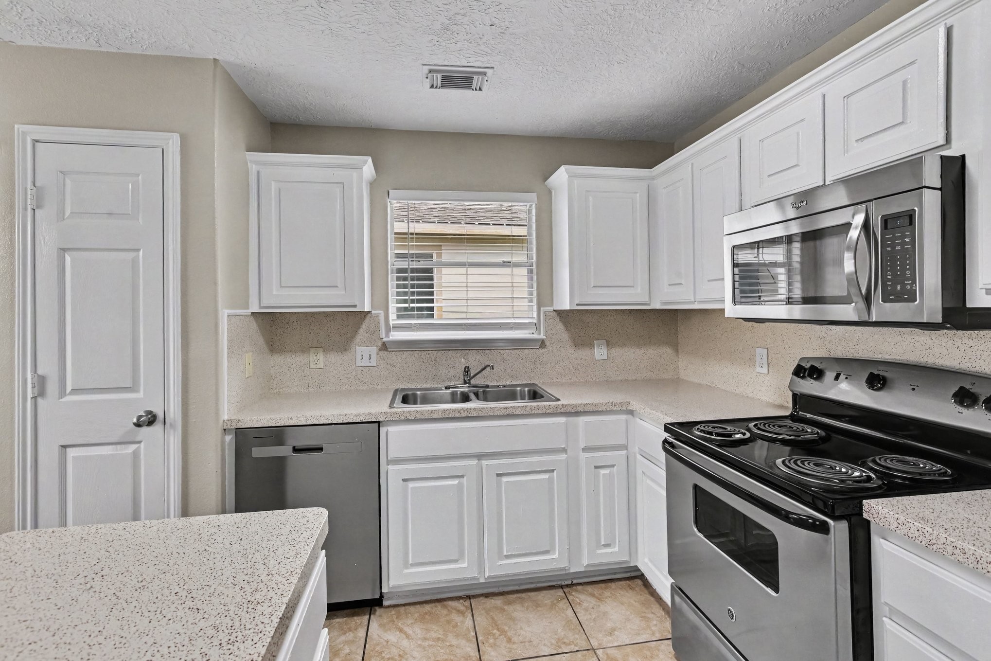 4914 Comal River Loop Property Photo 6