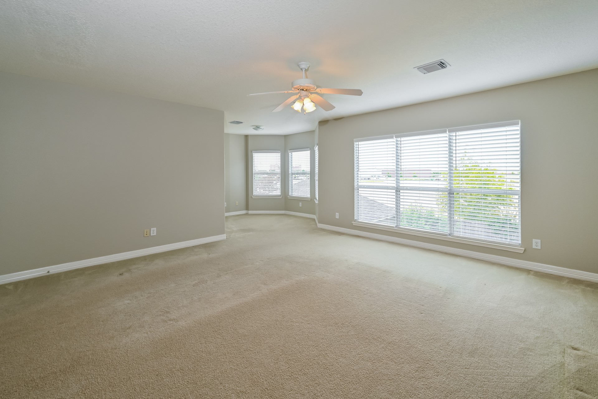 17714 Meadow Crossing Lane Property Photo 2
