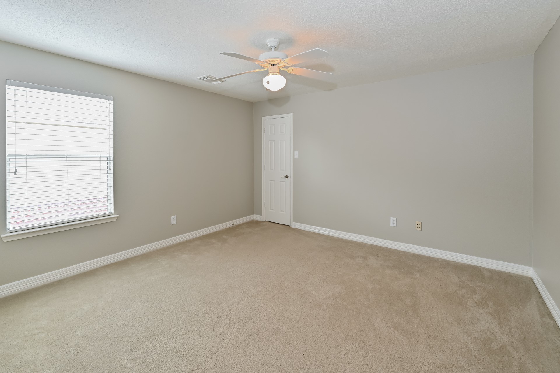 17714 Meadow Crossing Lane Property Photo 12