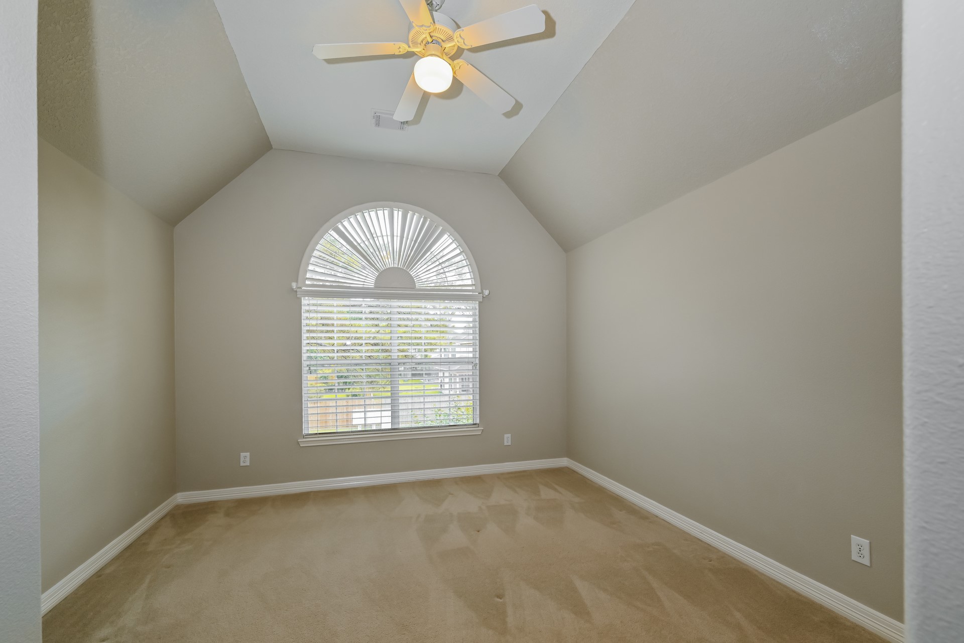 17714 Meadow Crossing Lane Property Photo 13