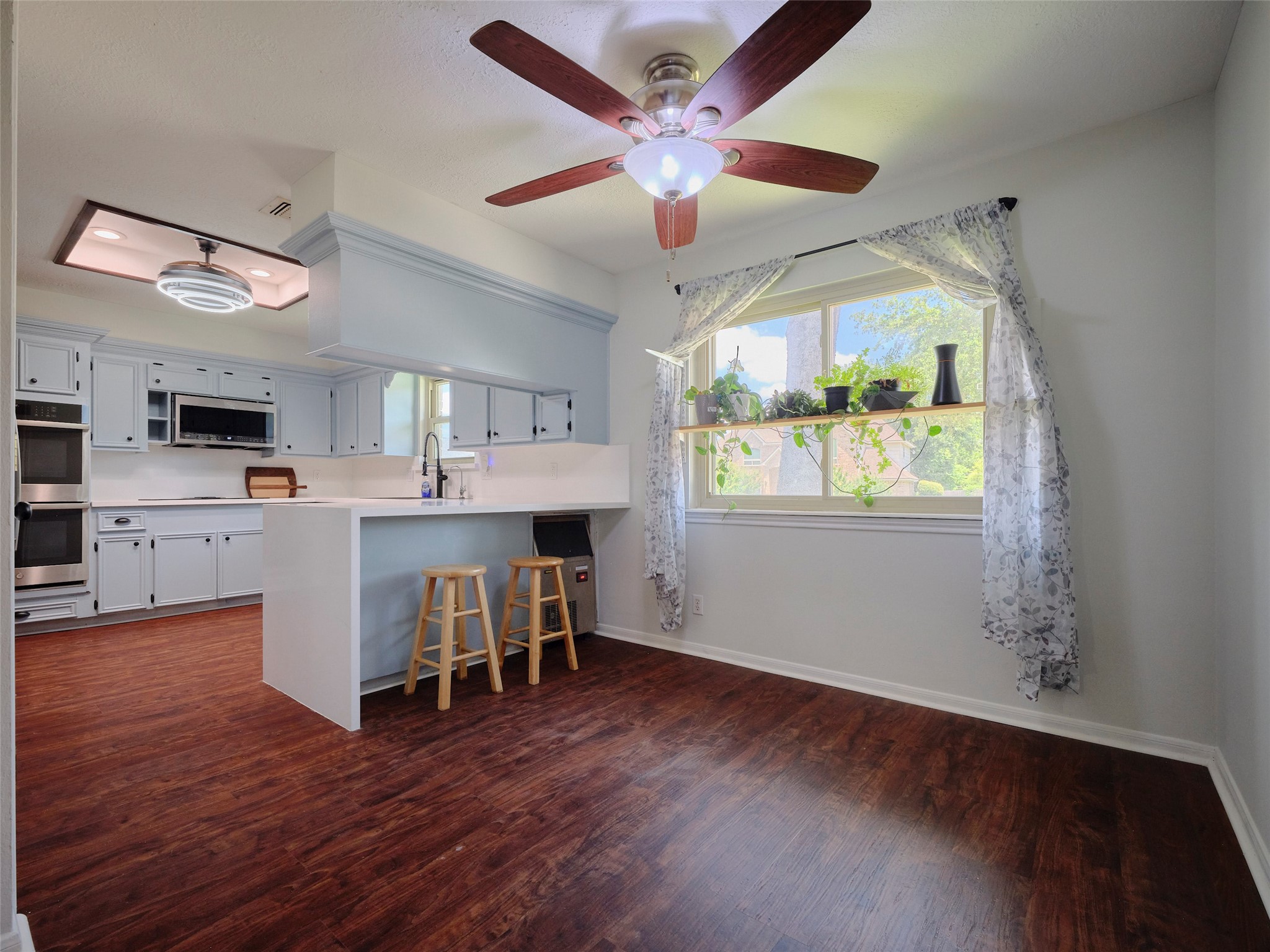 6915 Worcester Drive Property Photo 4