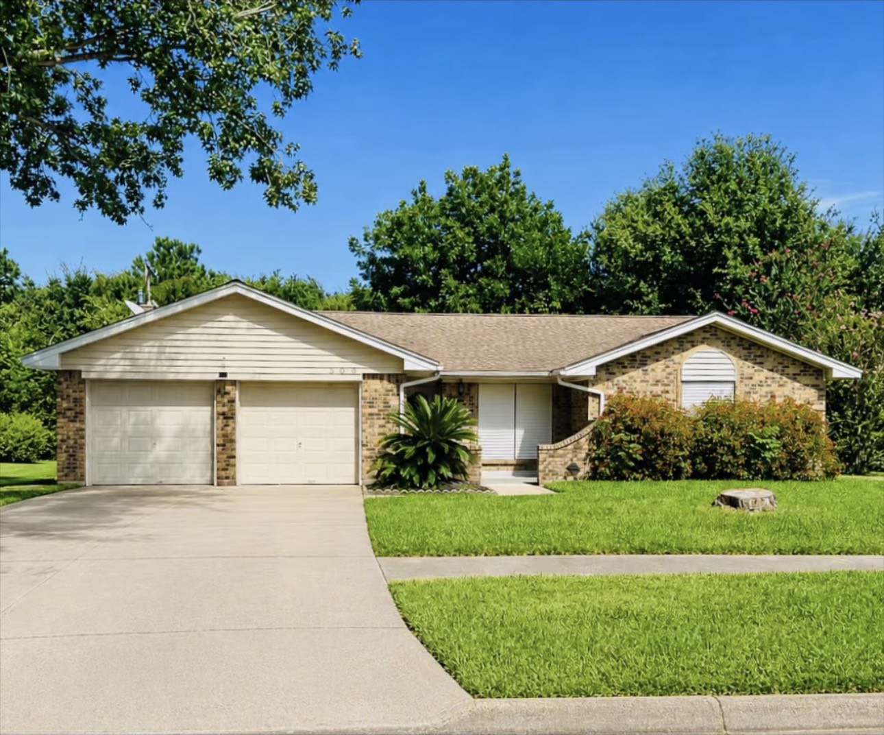 306 Lantana Drive Property Photo 1