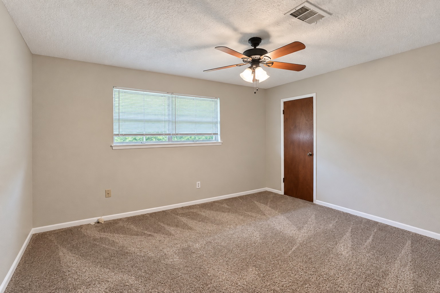 306 Lantana Drive Property Photo 11