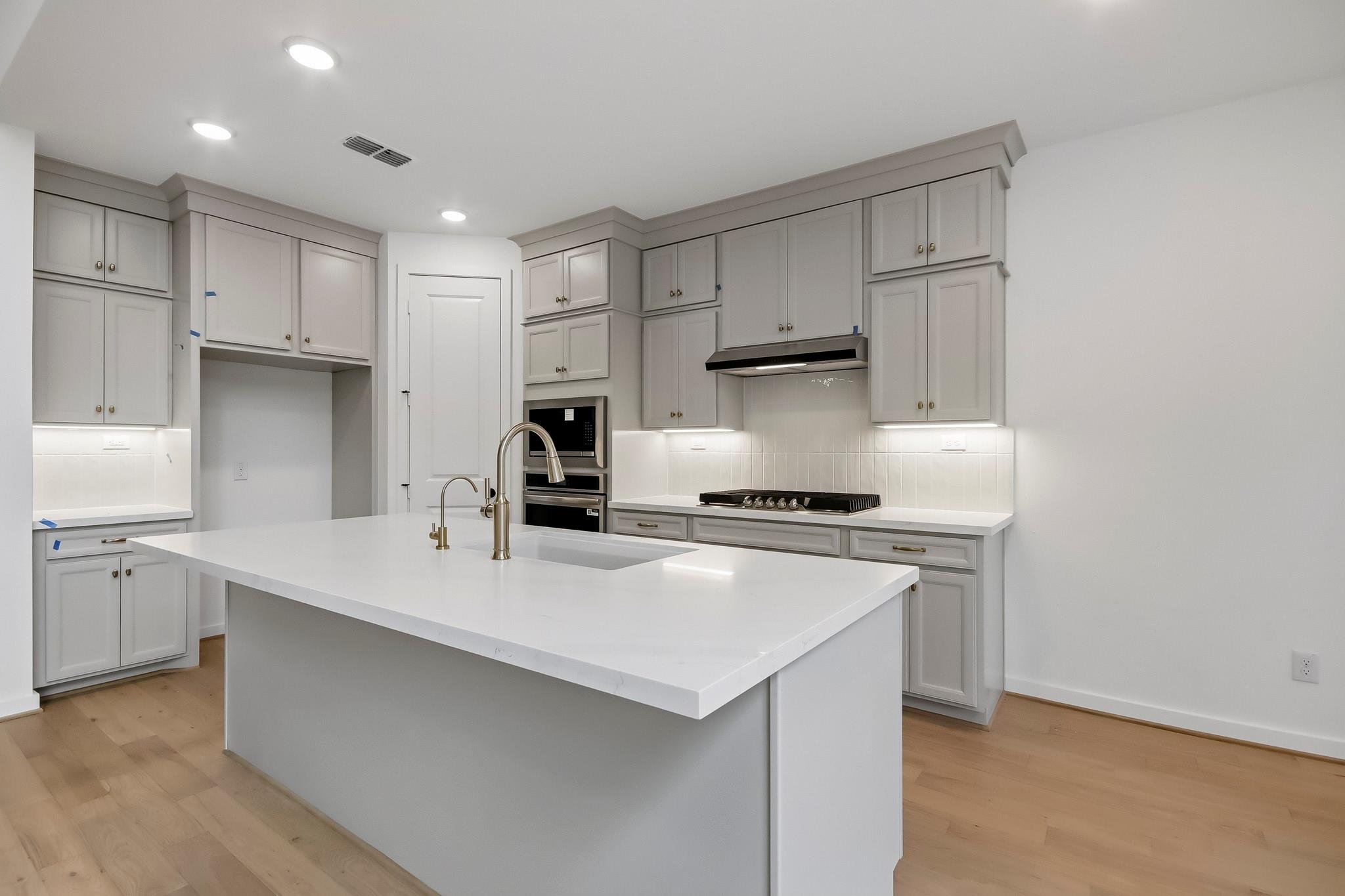 22306 Junction Peak Court Property Photo 4