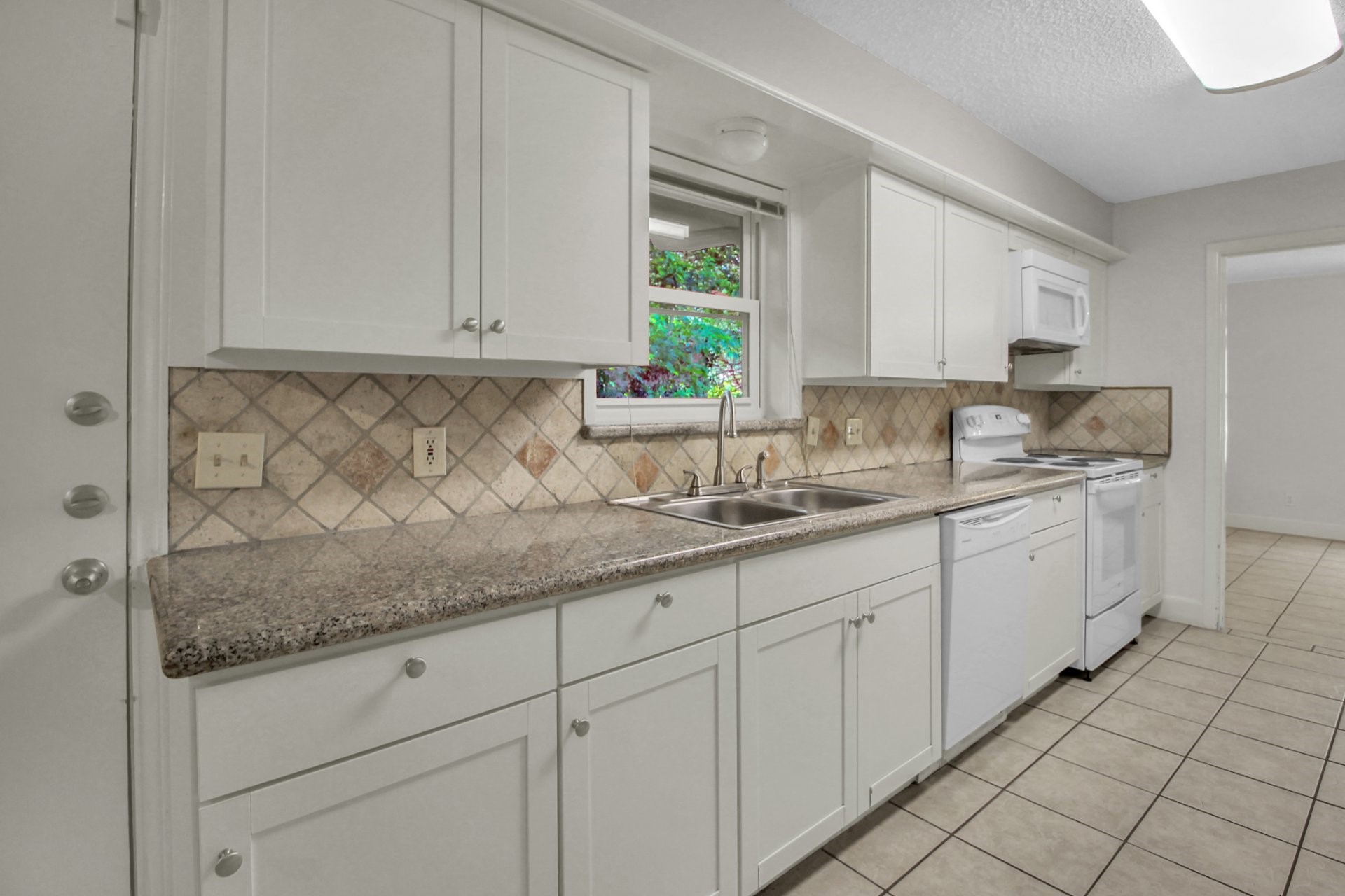 4047 Falkirk Lane Property Photo 8