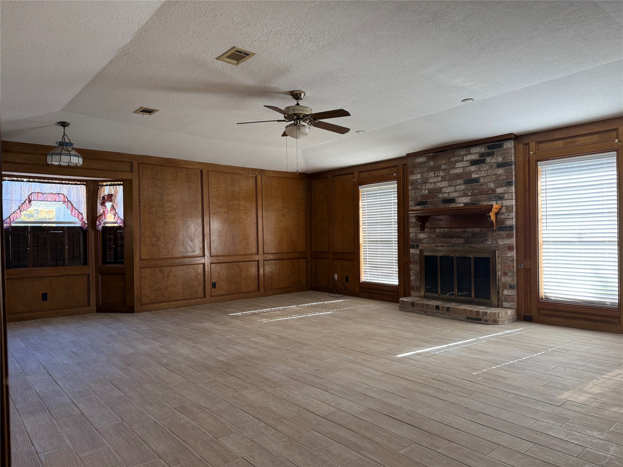 5506 Forest Timbers Drive Property Photo 3